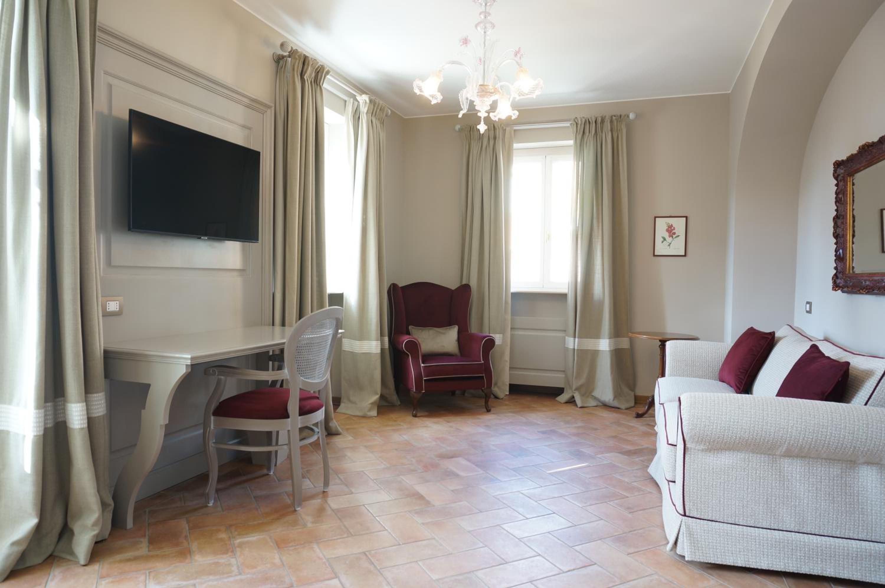Suite - Photo 5