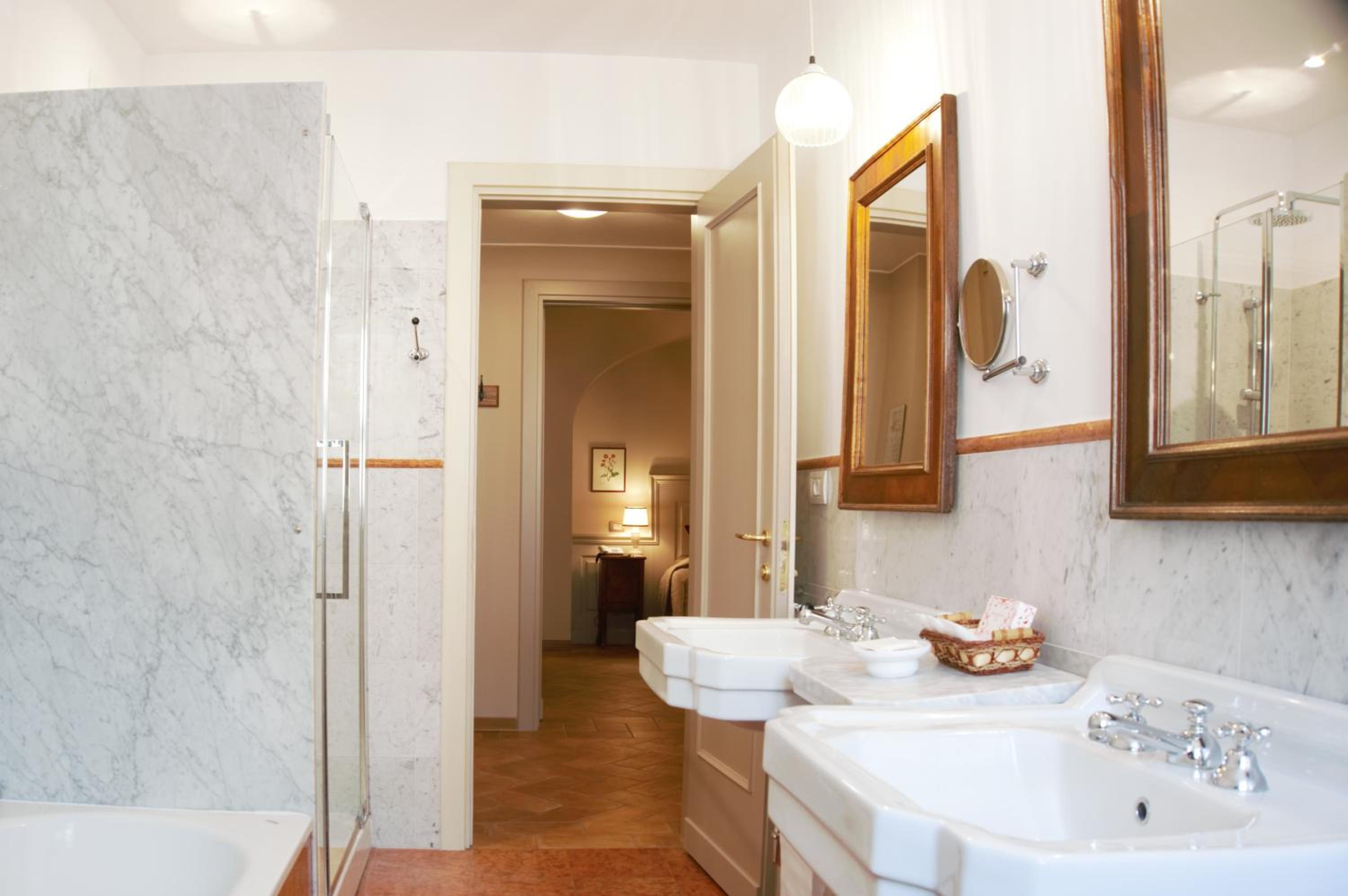 Suite - Photo 2