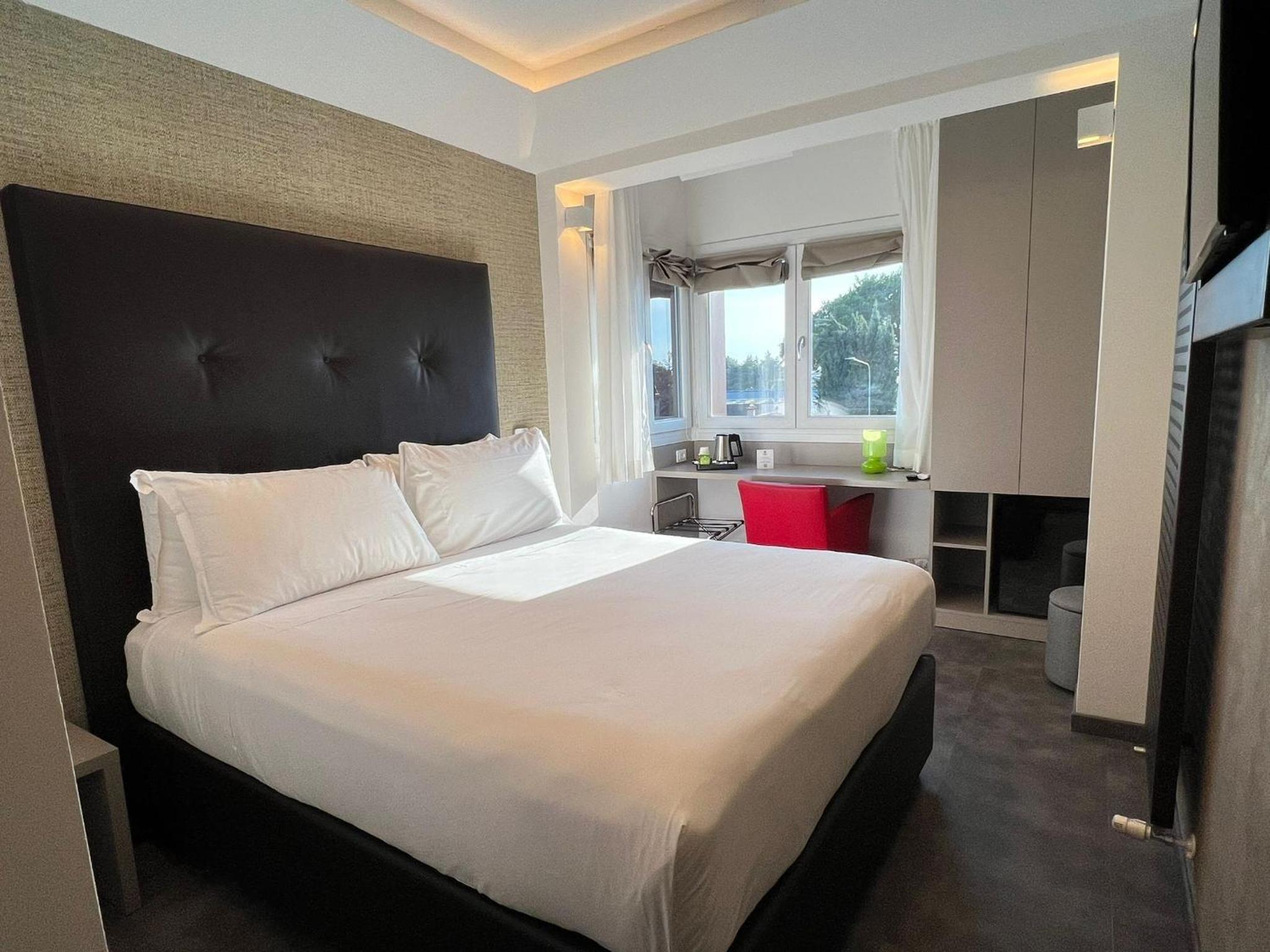 Business Queen Room - Photo 5