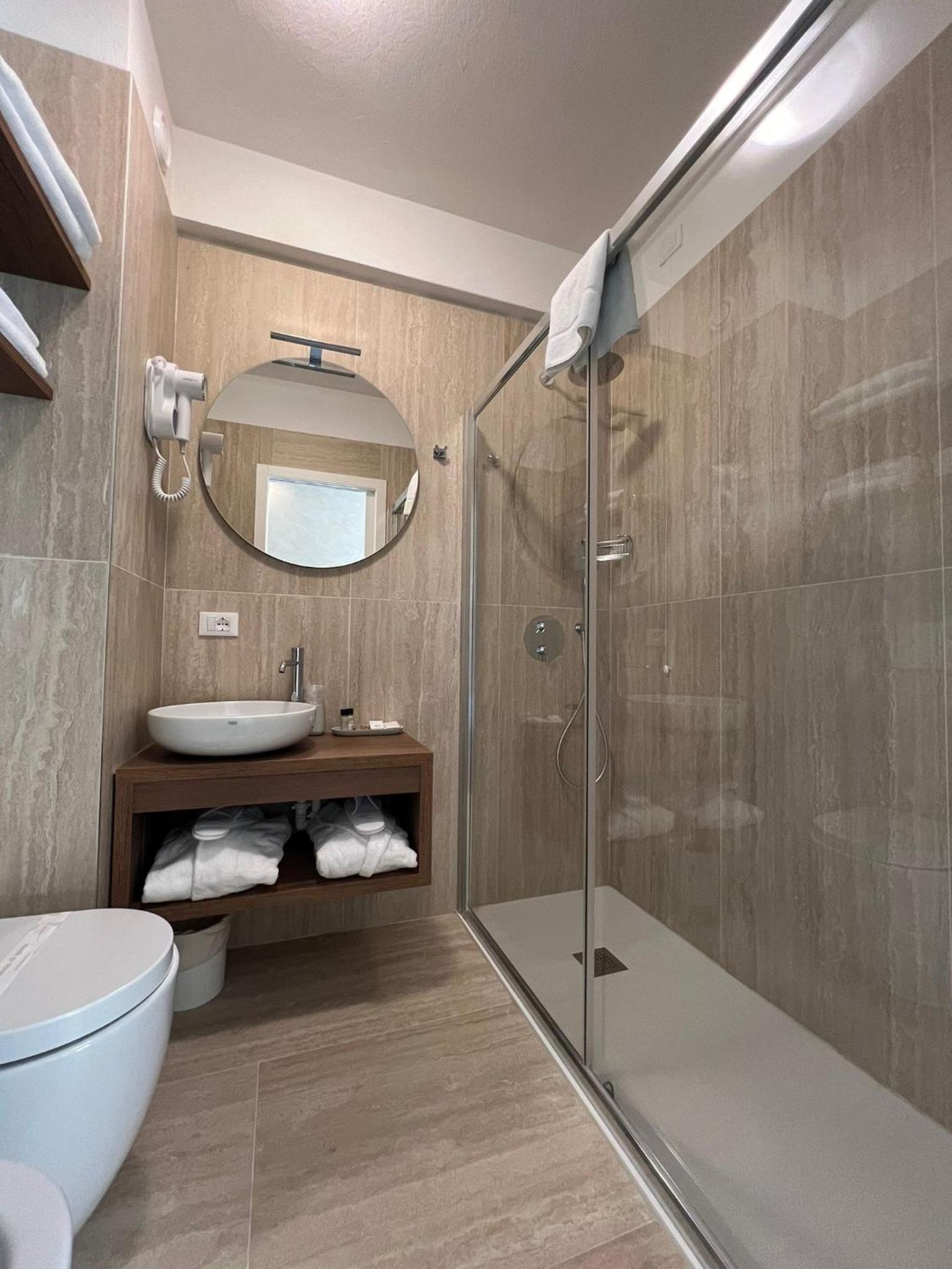 Business Queen Room - Photo 4