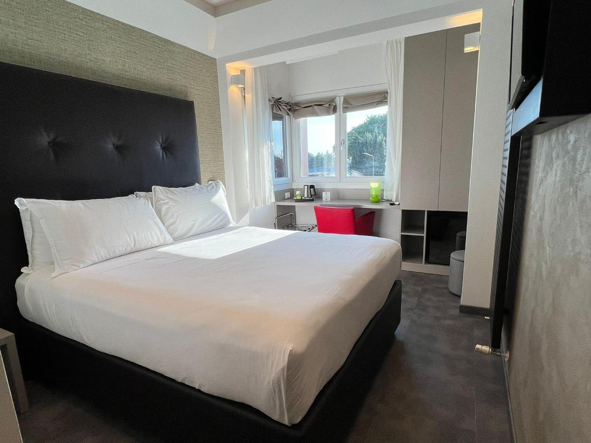 Business Queen Room - Photo 1