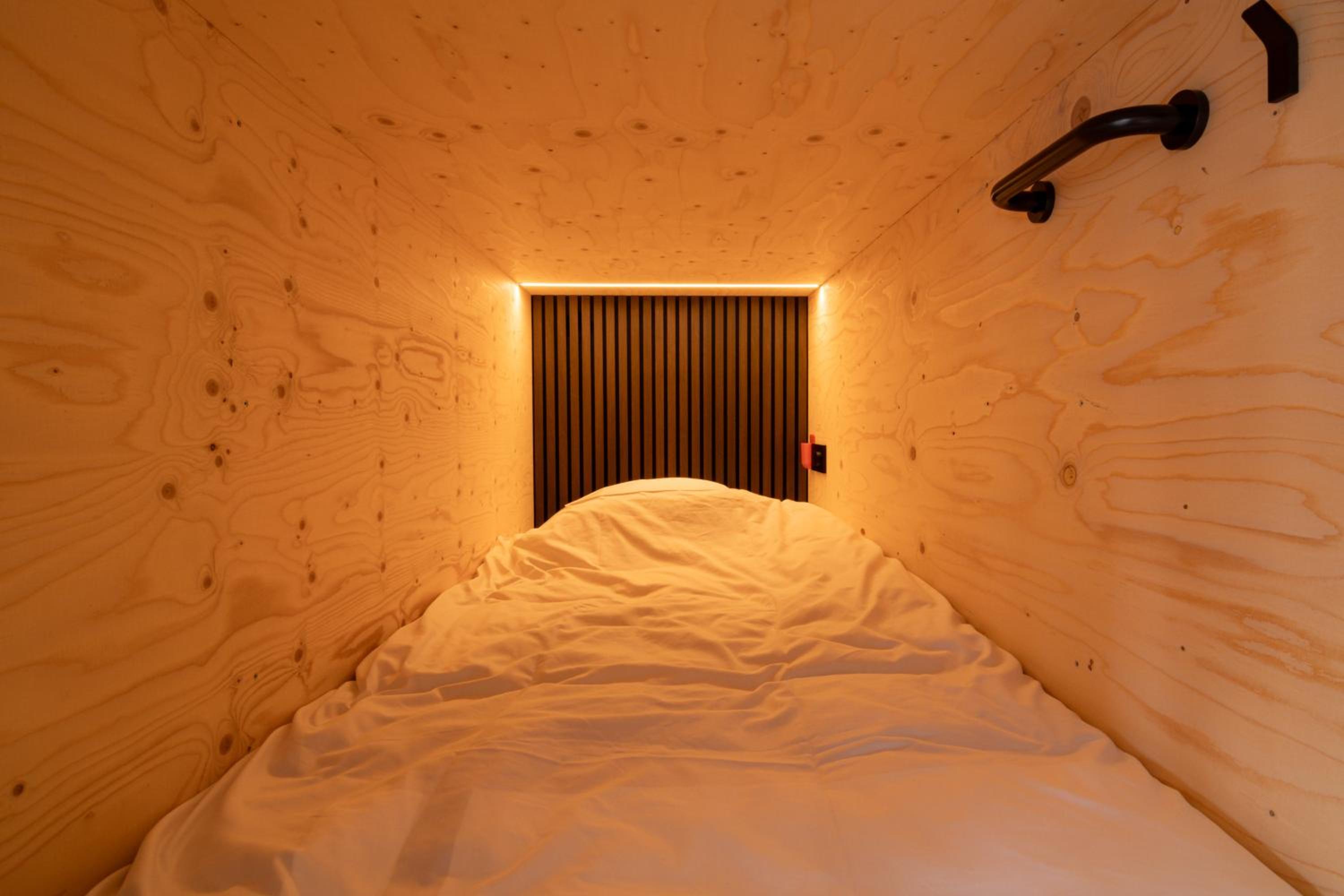 Single Cocoon in Female Dormitory Room   photo 3