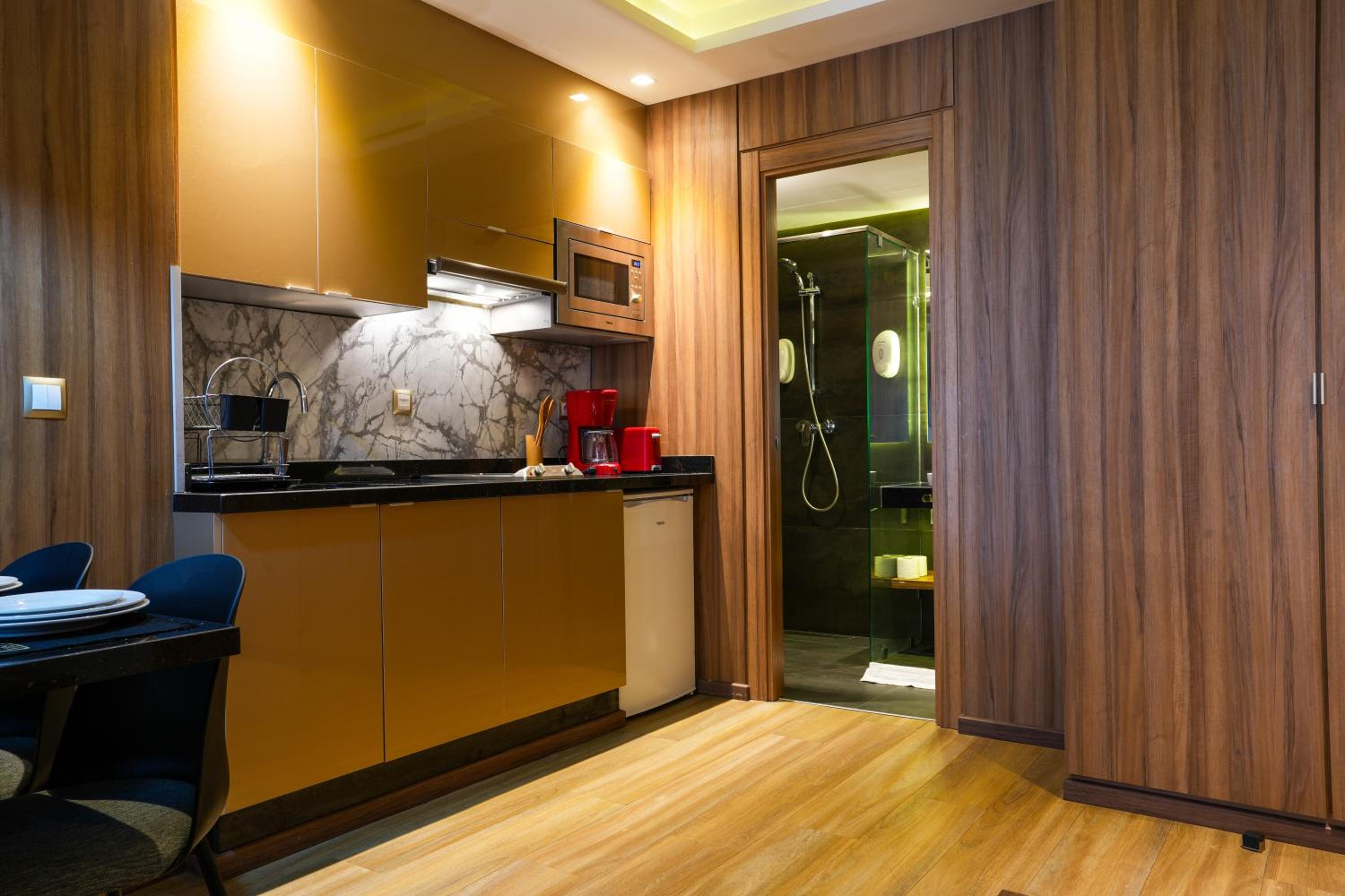 Superior Suite - Photo 10