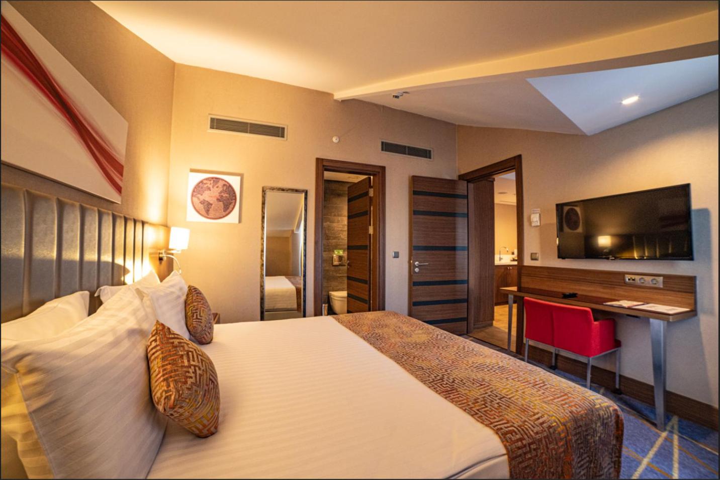 Junior Suite with Balcony photo 2