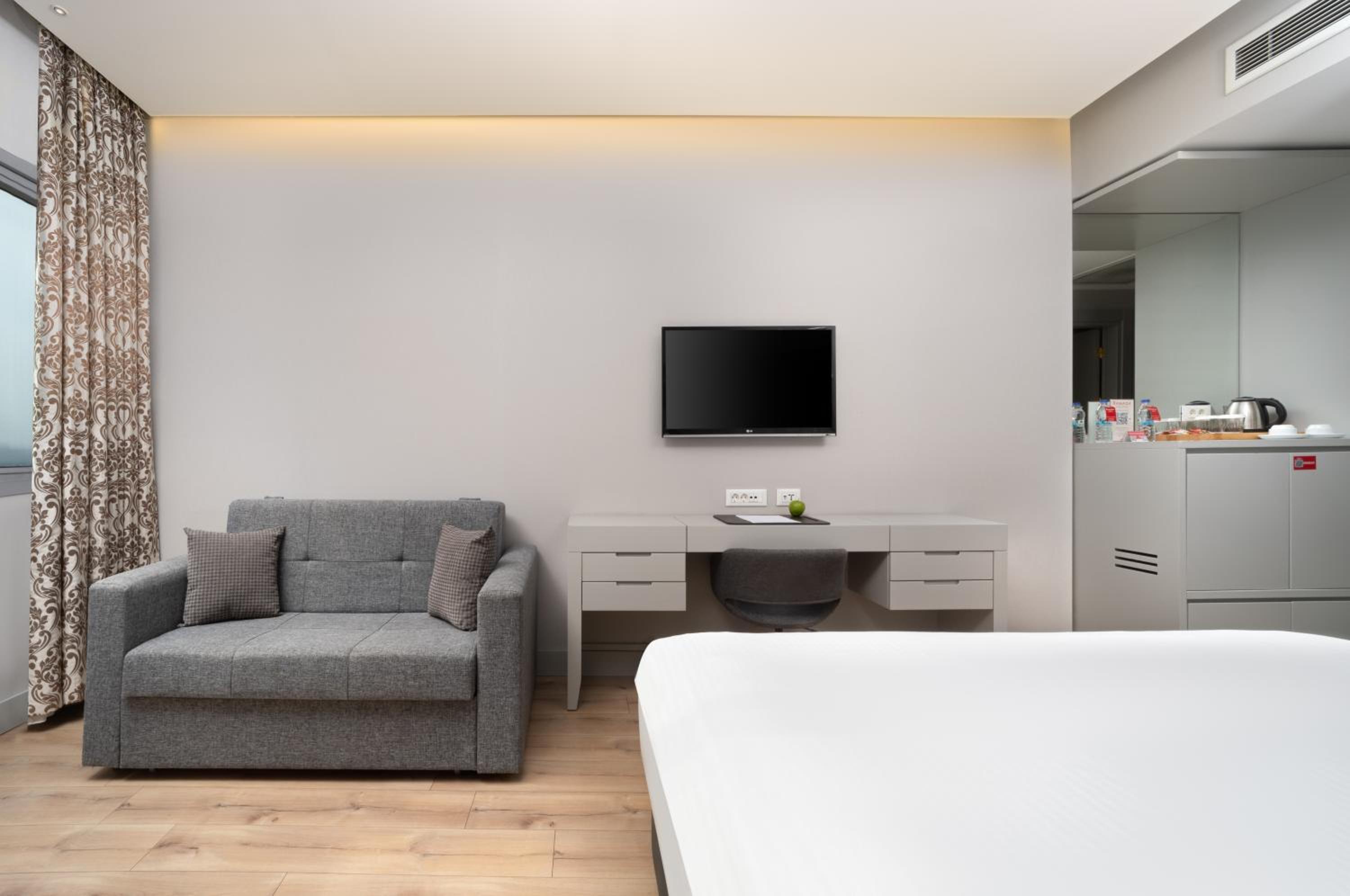 Deluxe King Room with Sea View photo 3