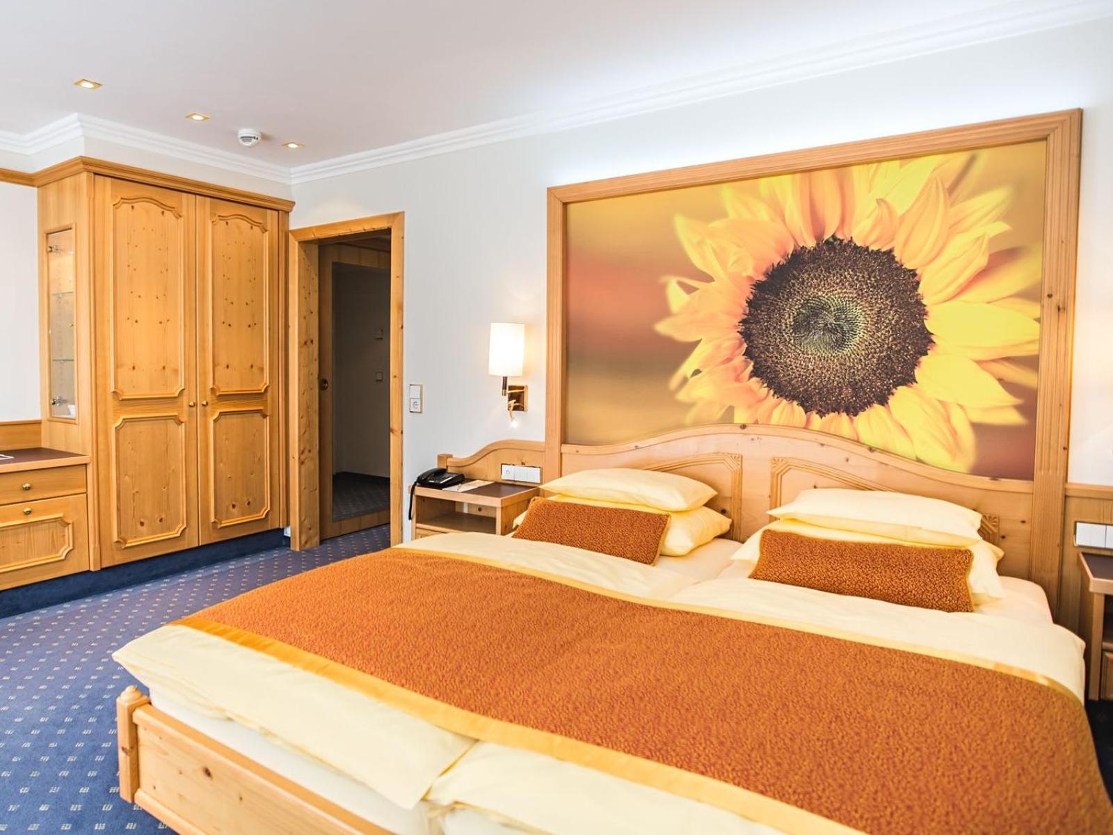Deluxe Double Room with Balcony photo 3
