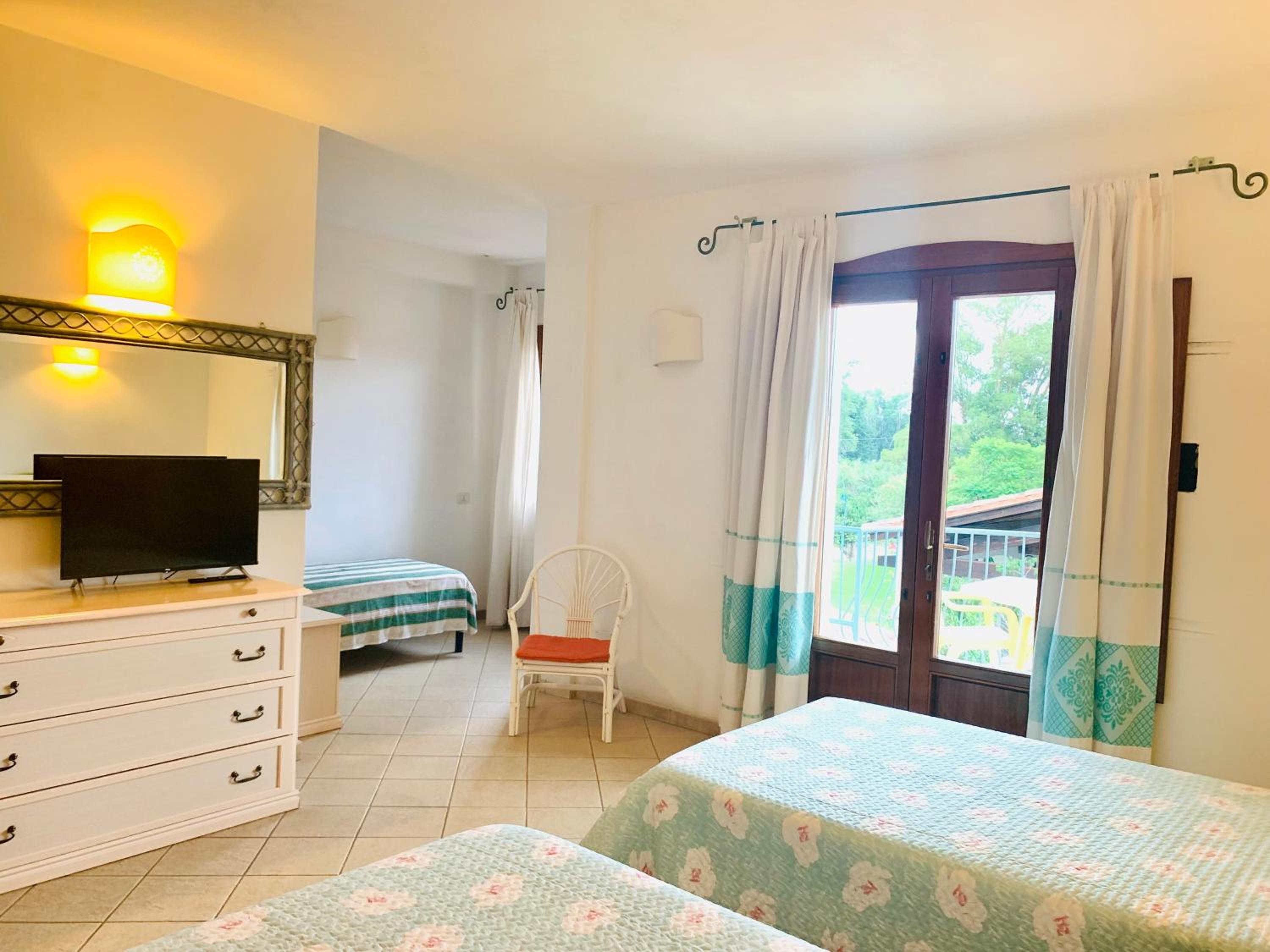 Twin Room - Photo 10