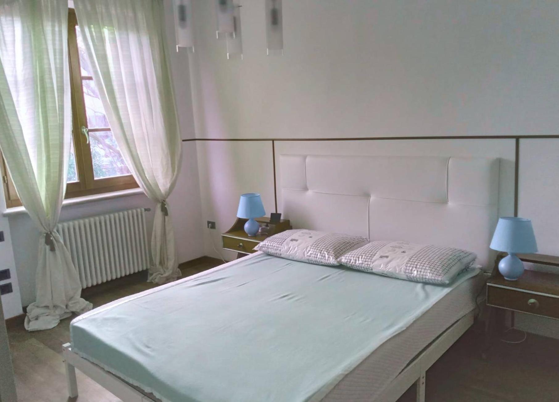 Queen Room With Shared Bathroom
