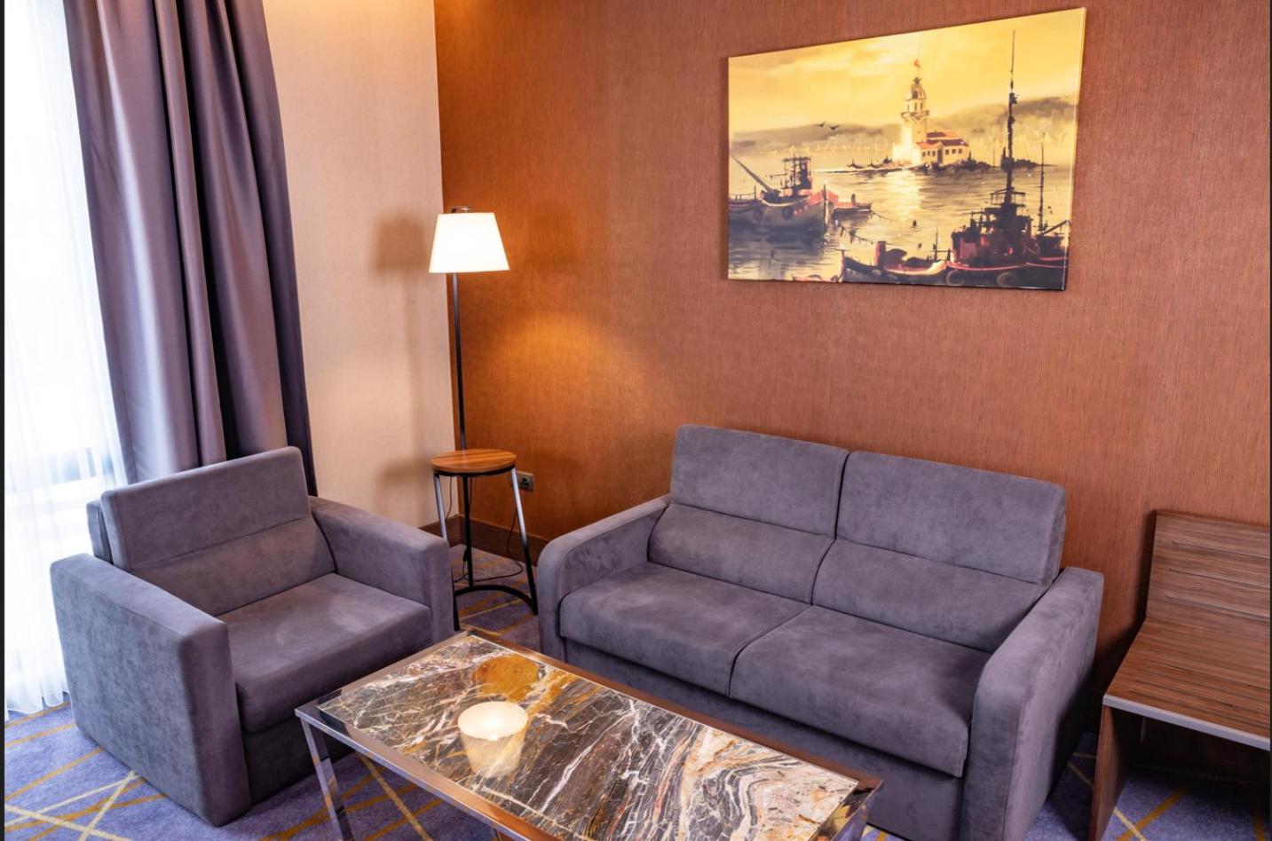 Corner Suite photo 2