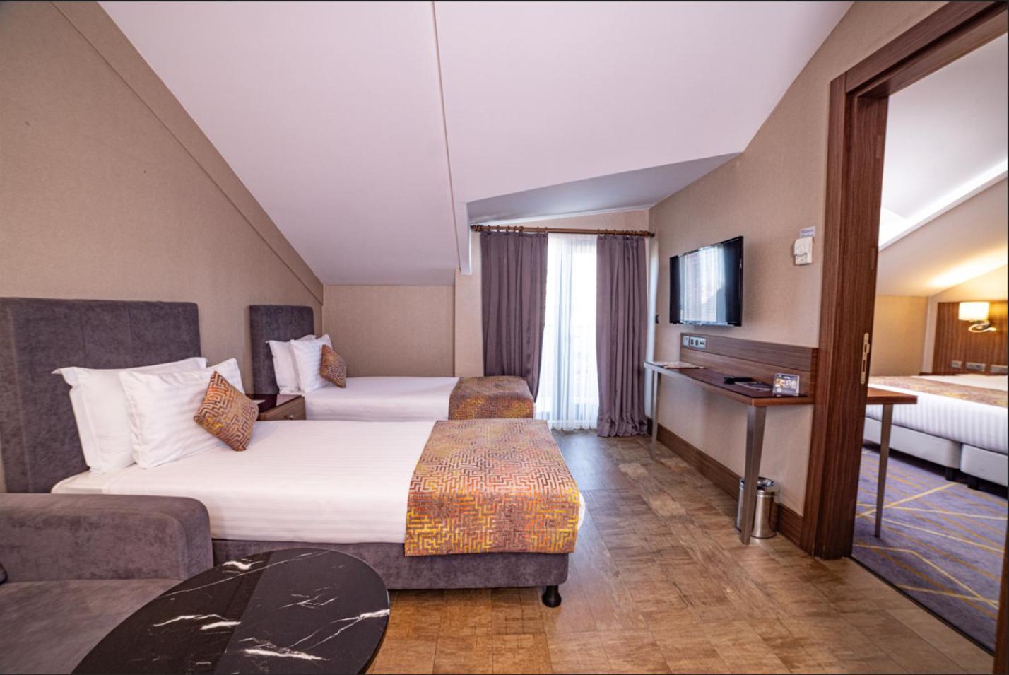 Family Suite with Balcony photo 2