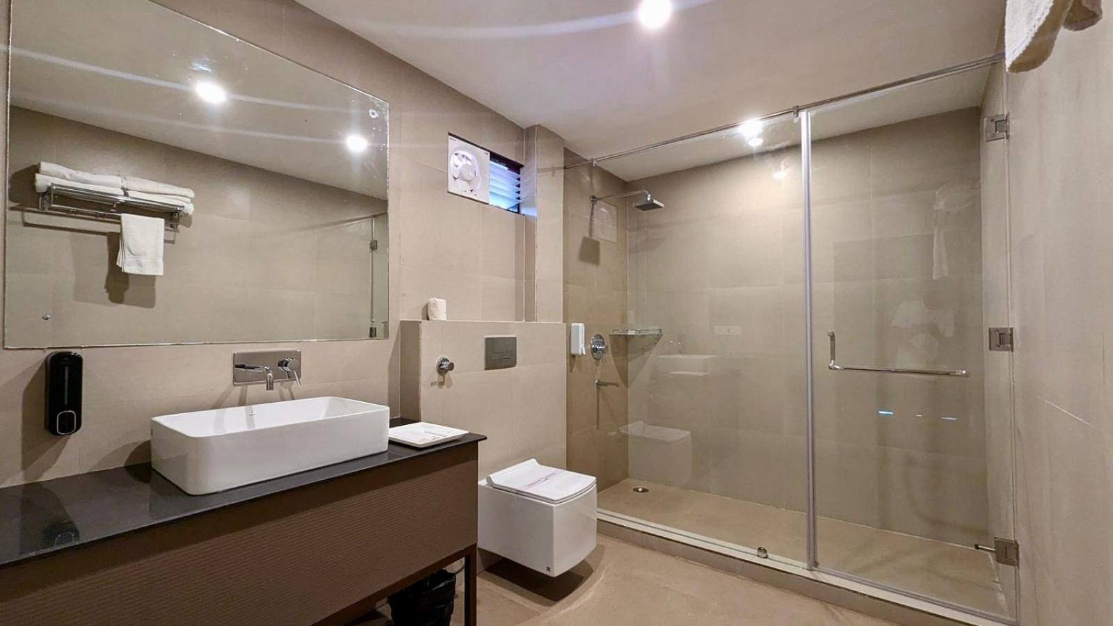 Family Room with Private Bathroom photo 3