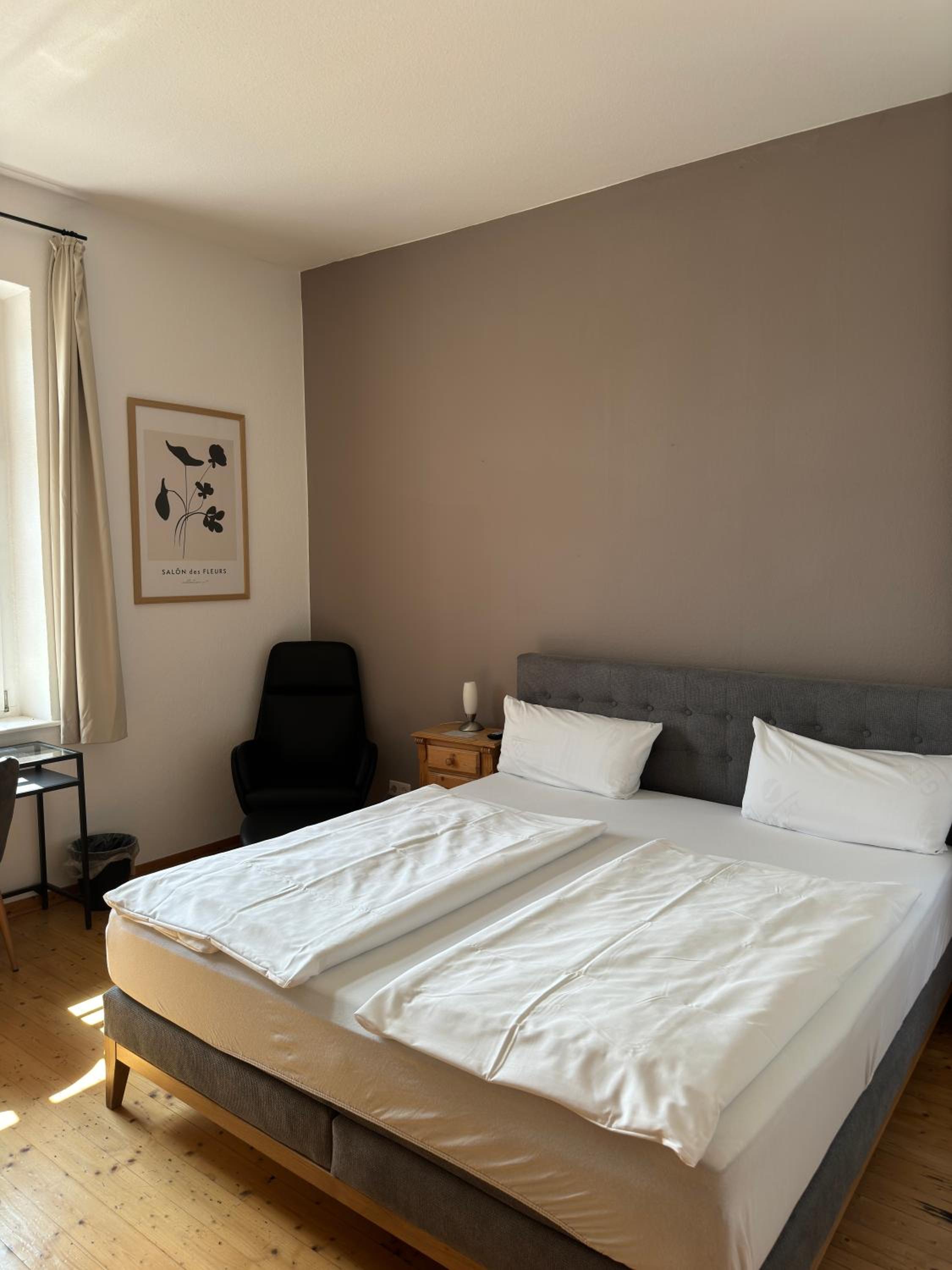 Double Room with Private Bathroom - Photo 1