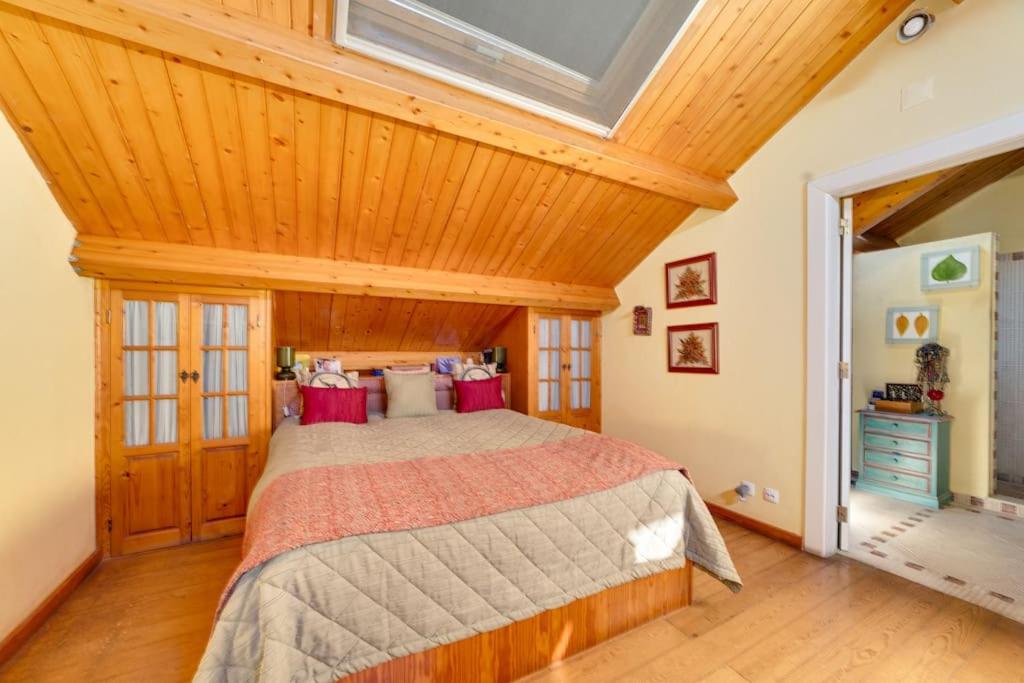 Five-Bedroom House photo 2