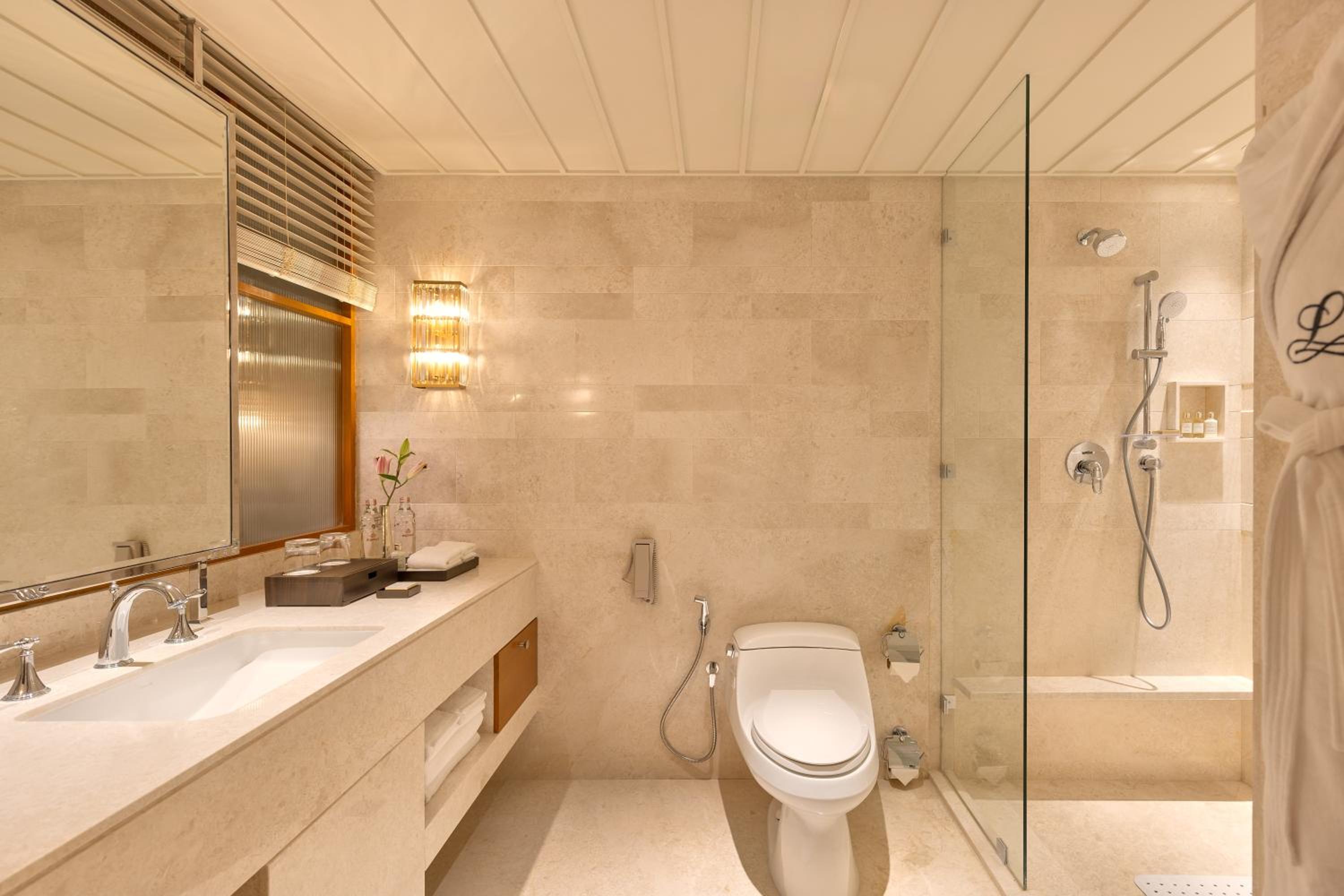 The Regent - Photo 3