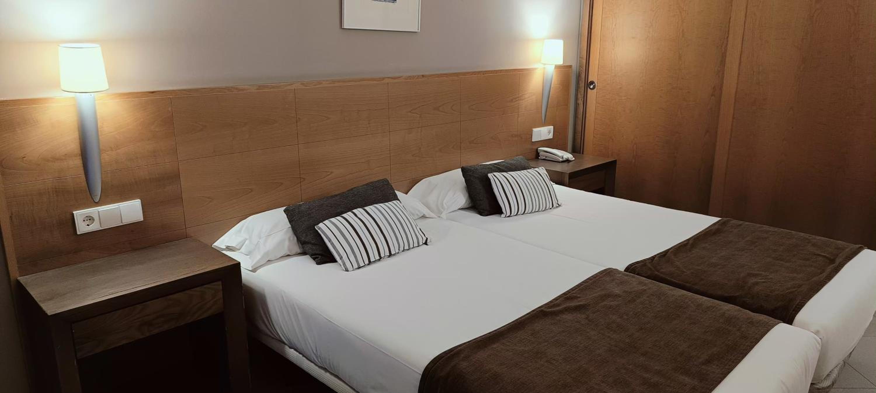 Double or Twin Room - Photo 5