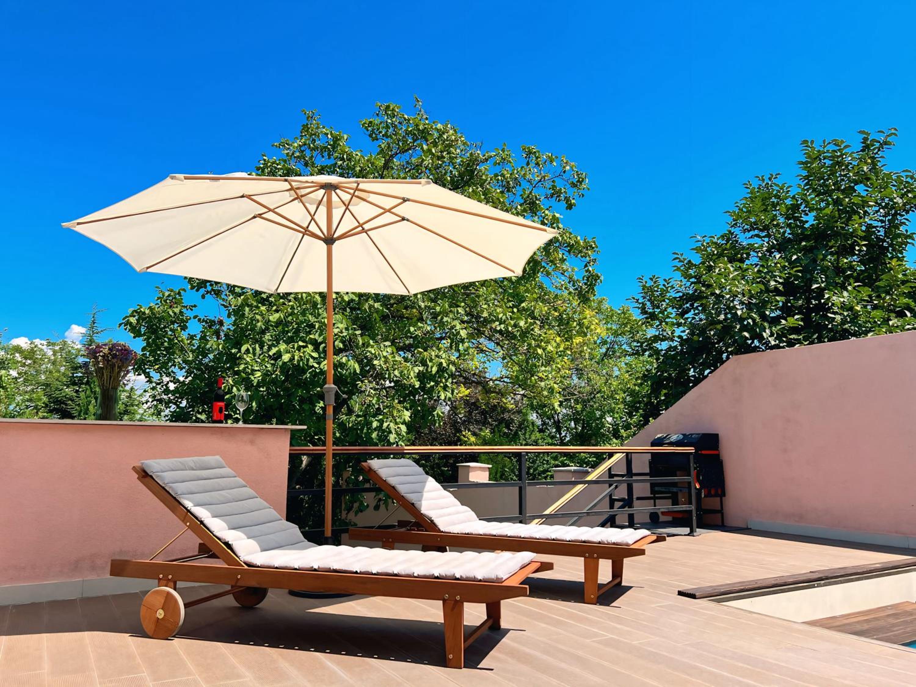 One-Bedroom Apartment with Pool View photo 1