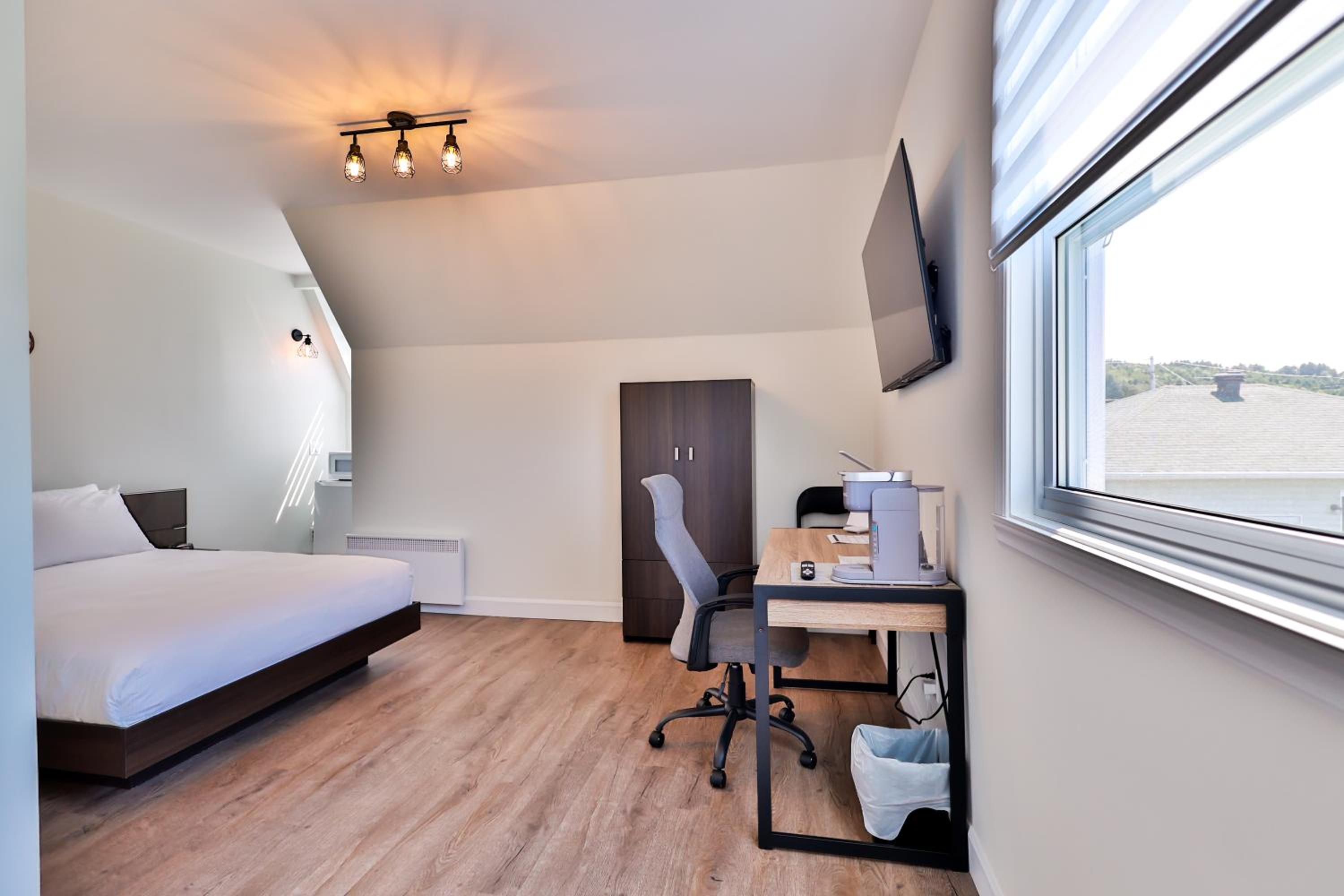 Deluxe Double Room with Side Sea View photo 1
