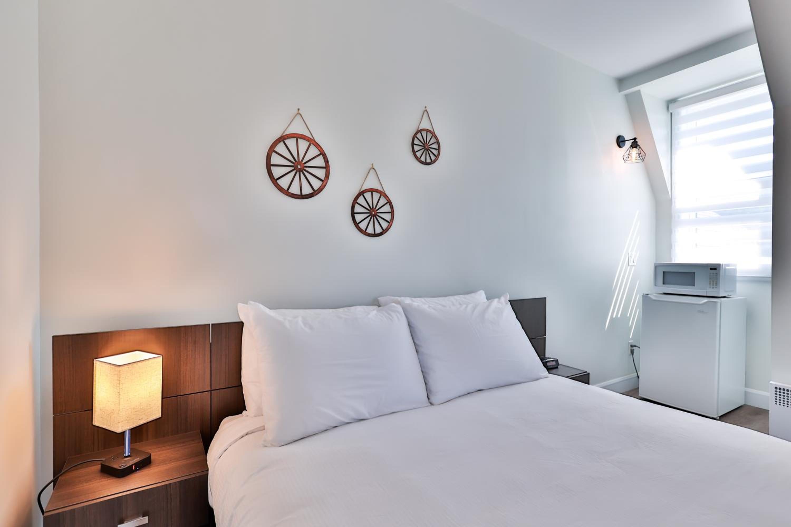 Deluxe Double Room with Side Sea View photo 3