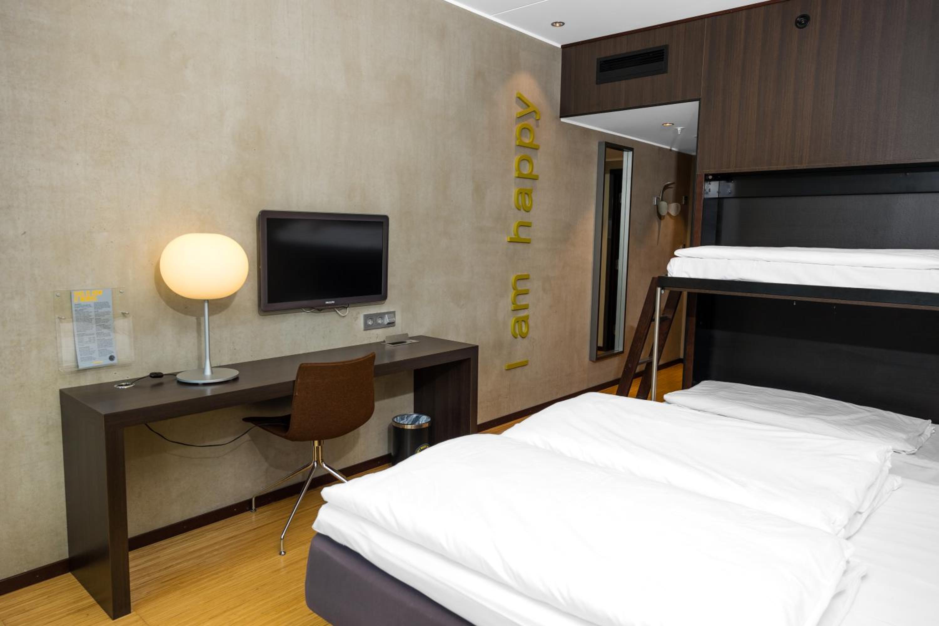 Family Room - Photo 2