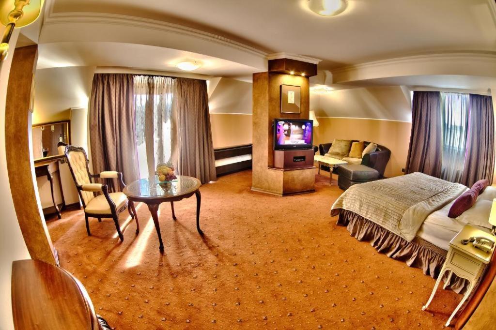 Deluxe Suite - Photo 3