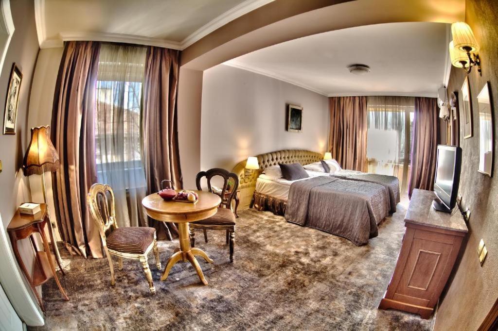 Twin Room - Photo 3