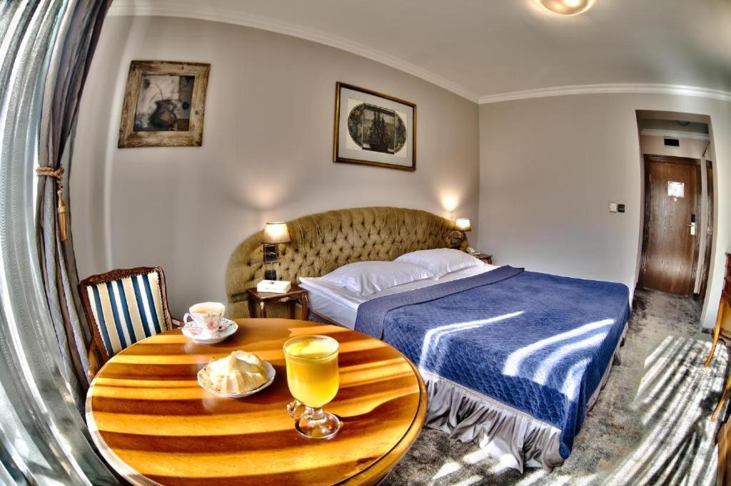 Queen Room - Photo 1