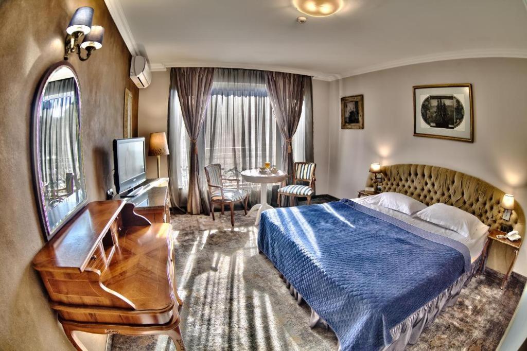 Queen Room - Photo 3
