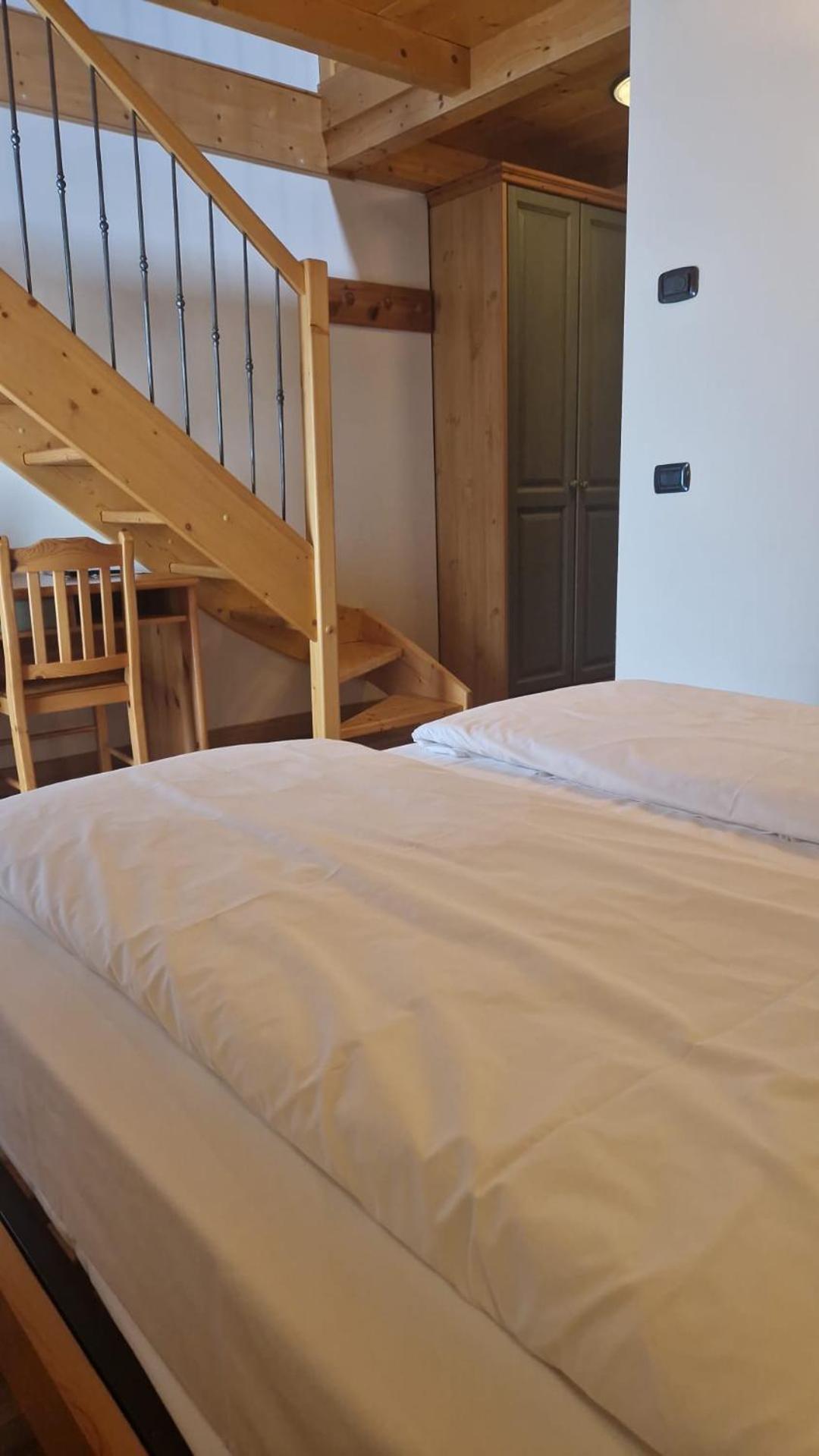 Quadruple Room with Balcony - Photo 5