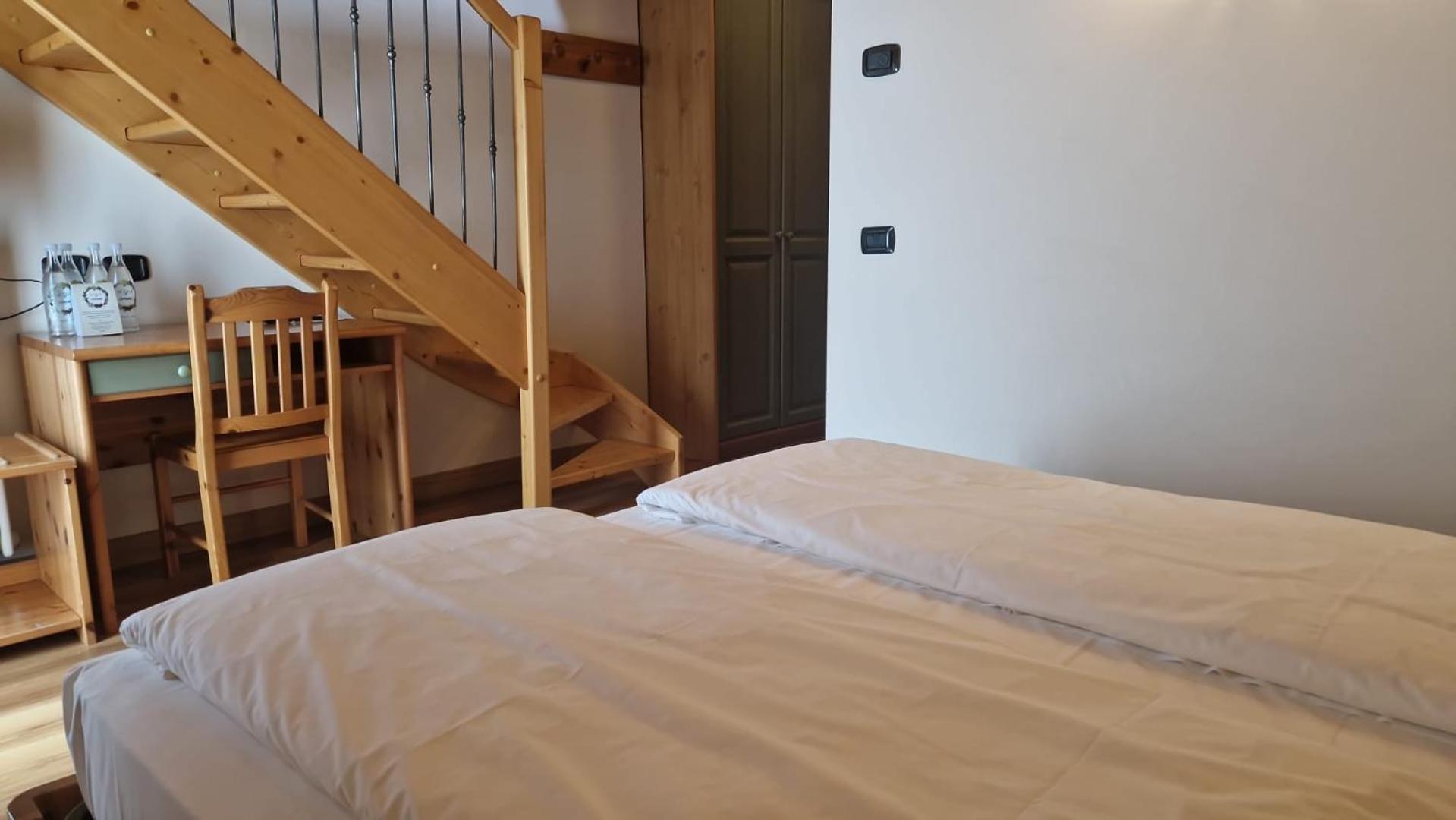 Quadruple Room with Balcony - Photo 8