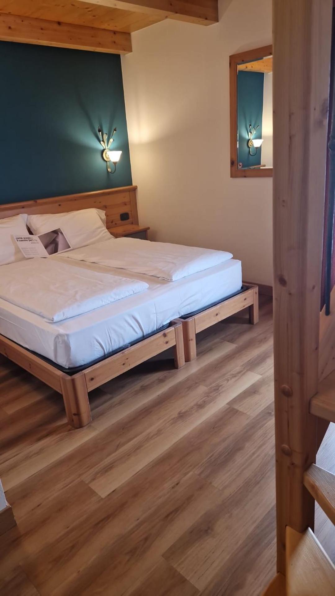Quadruple Room with Balcony - Photo 9