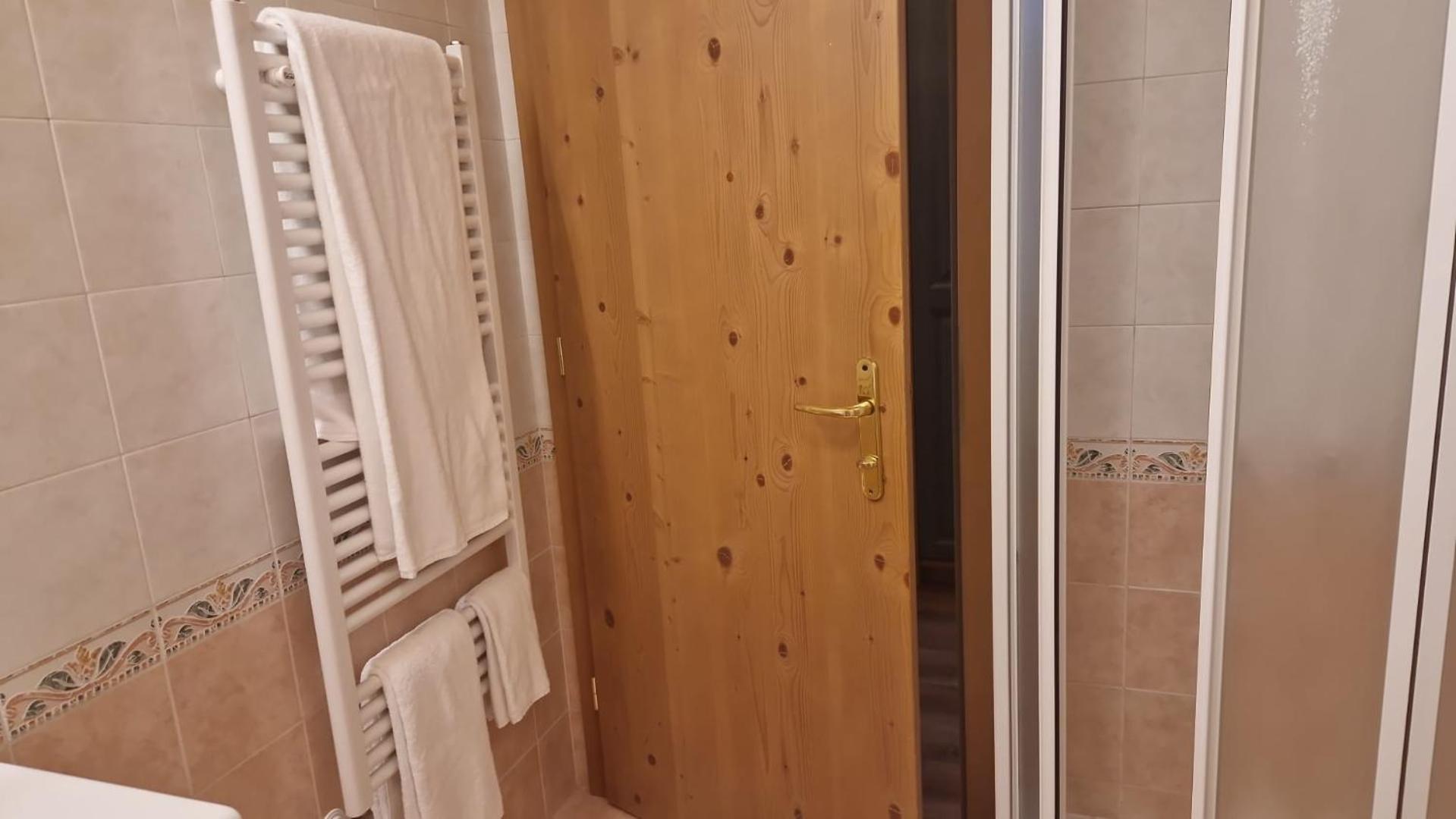 Quadruple Room with Balcony - Photo 3