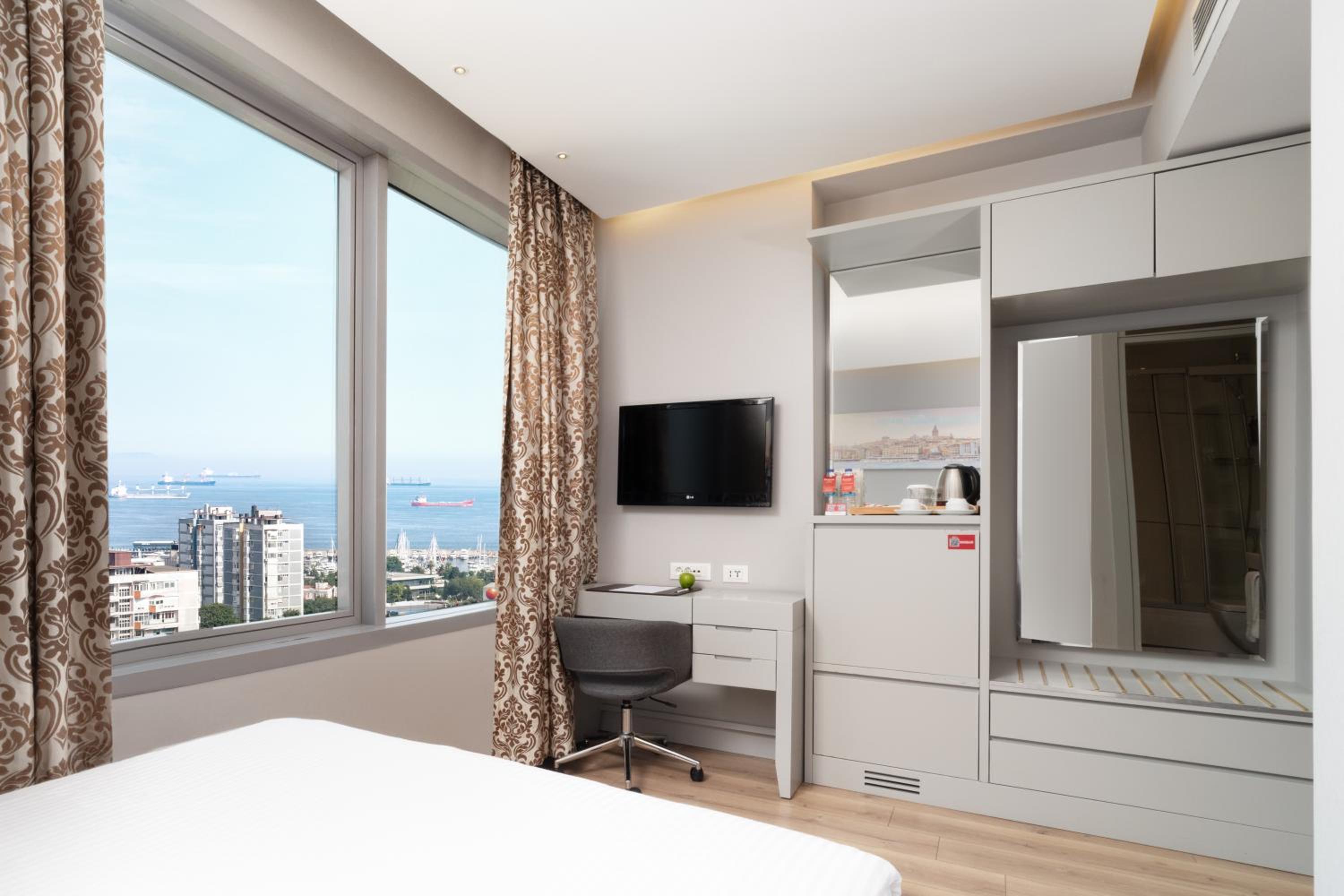 Double Economy Room With Sea View  photo 1