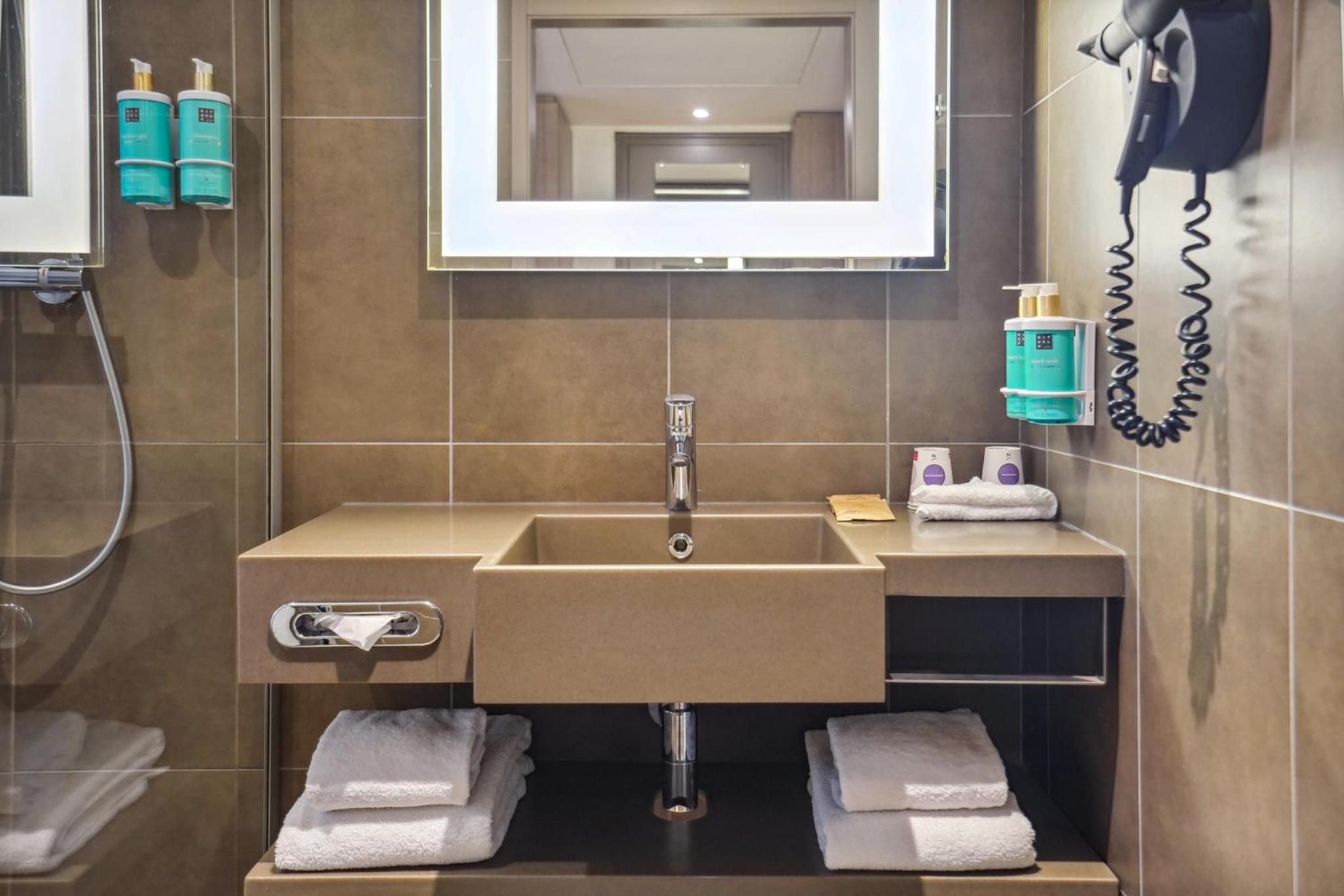 Executive Double Room with Queen Size Bed and Terrace - Photo 5
