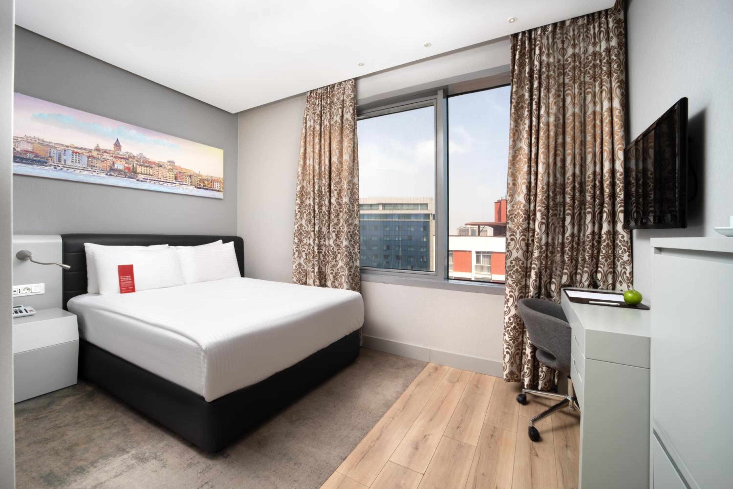 Double Economy Room With City View  photo 3