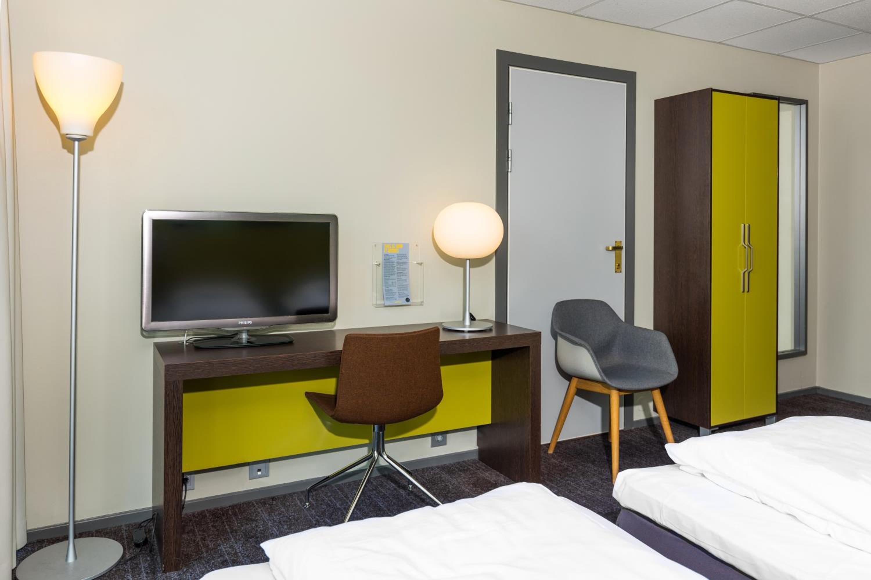 Standard Twin Room - Photo 3