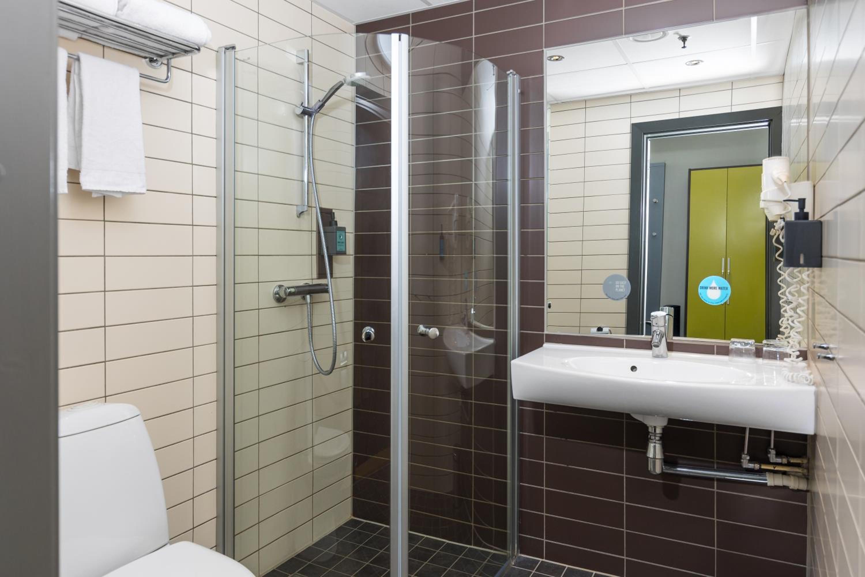 Standard Twin Room - Photo 7