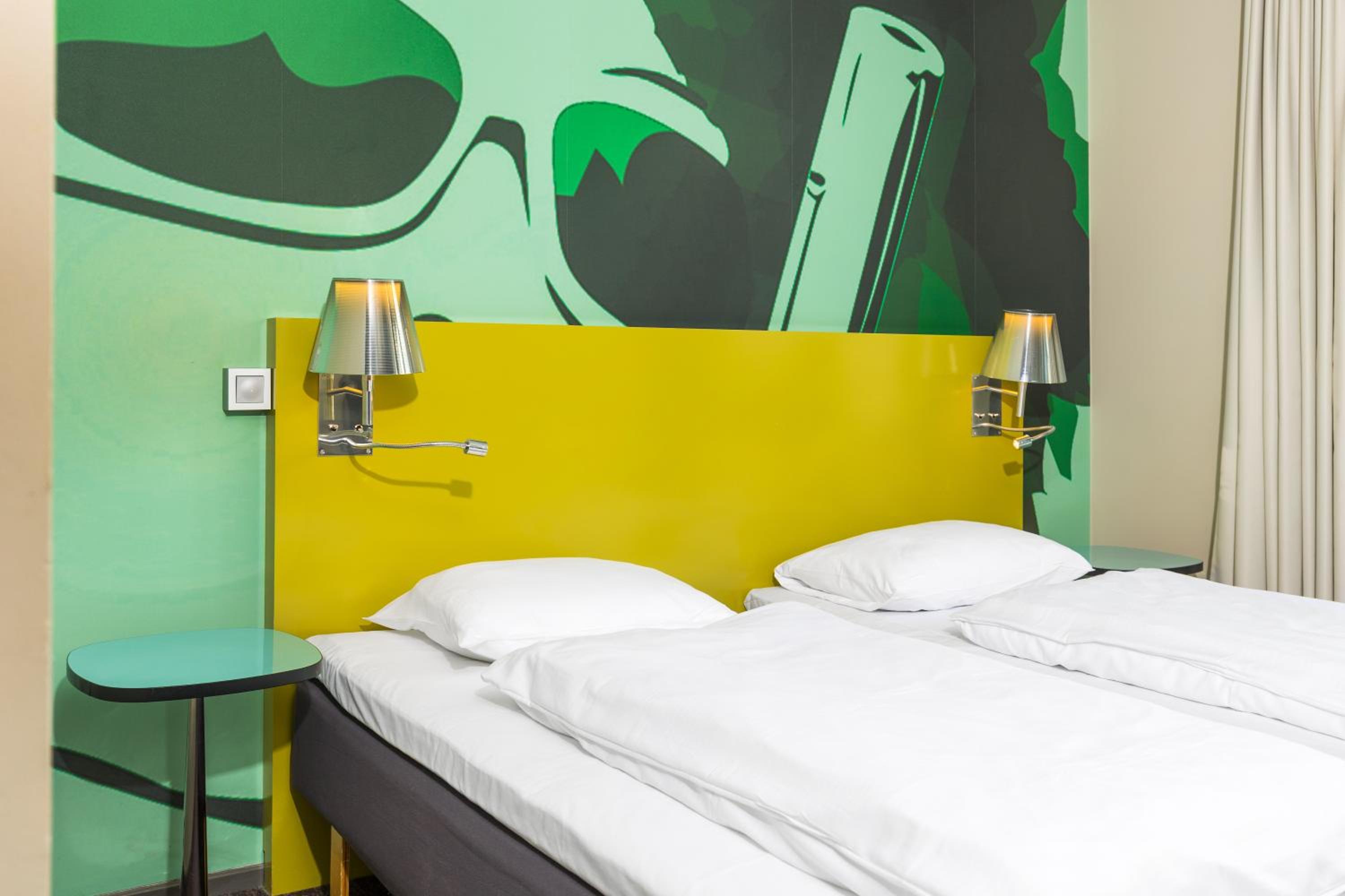 Standard Twin Room - Photo 8