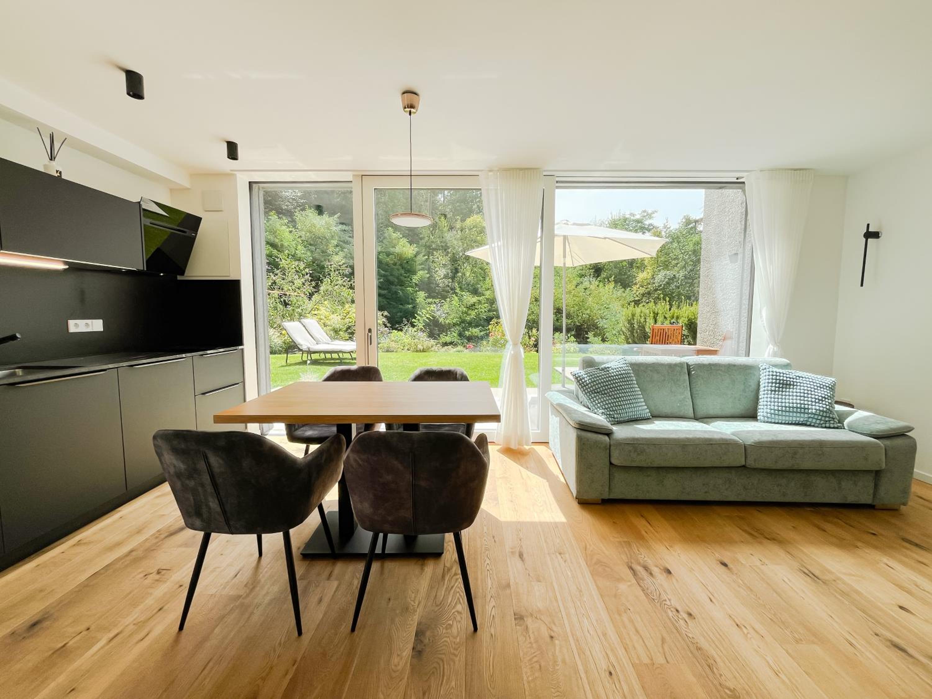 Deluxe Studio