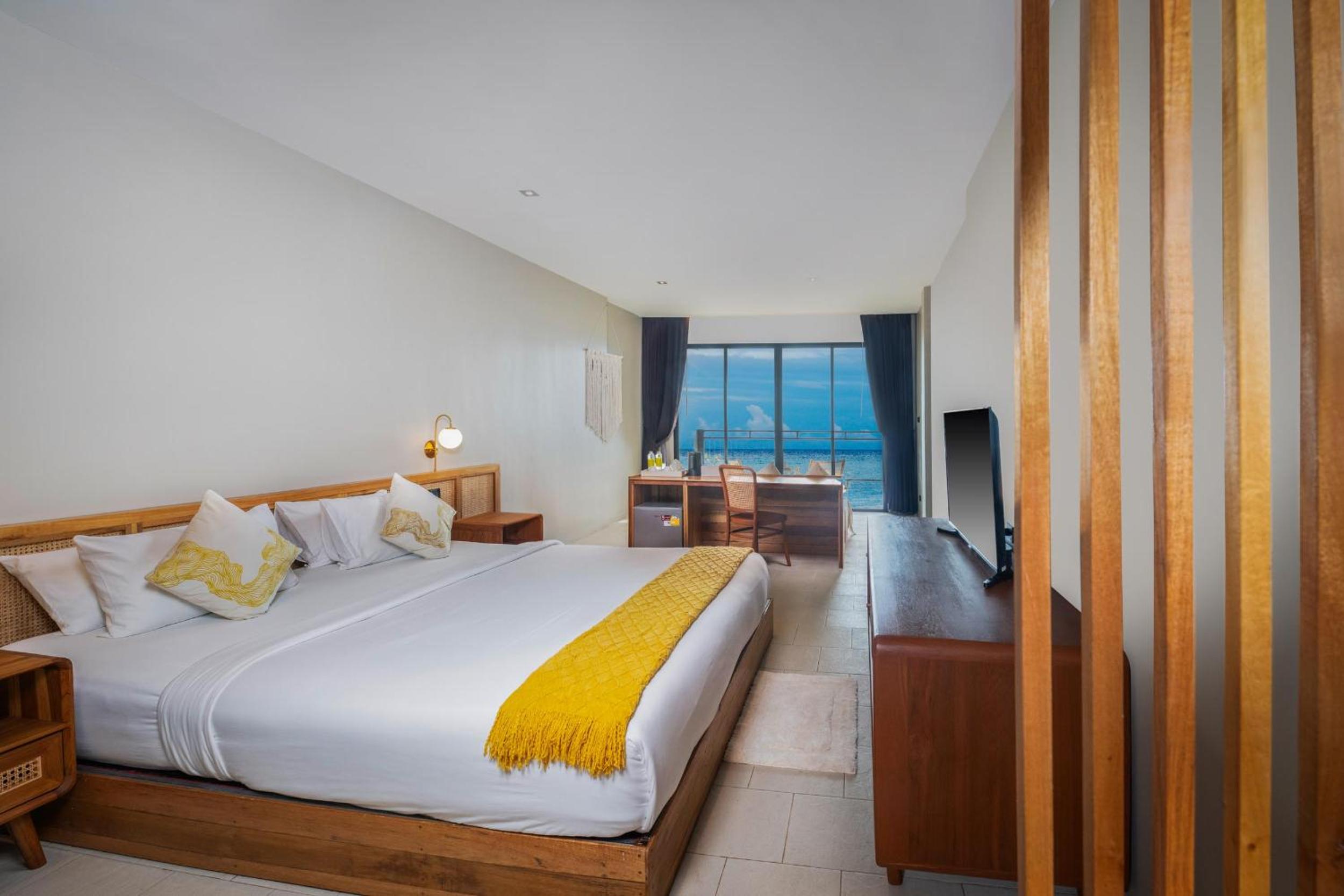 King Suite with Sea View - Photo 1