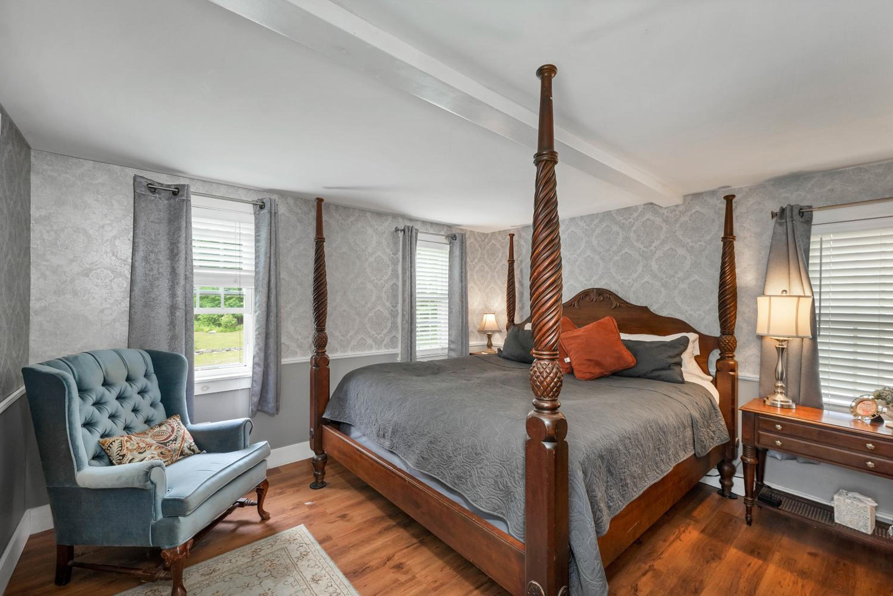 Standard King Room - Pet-Friendly photo 1