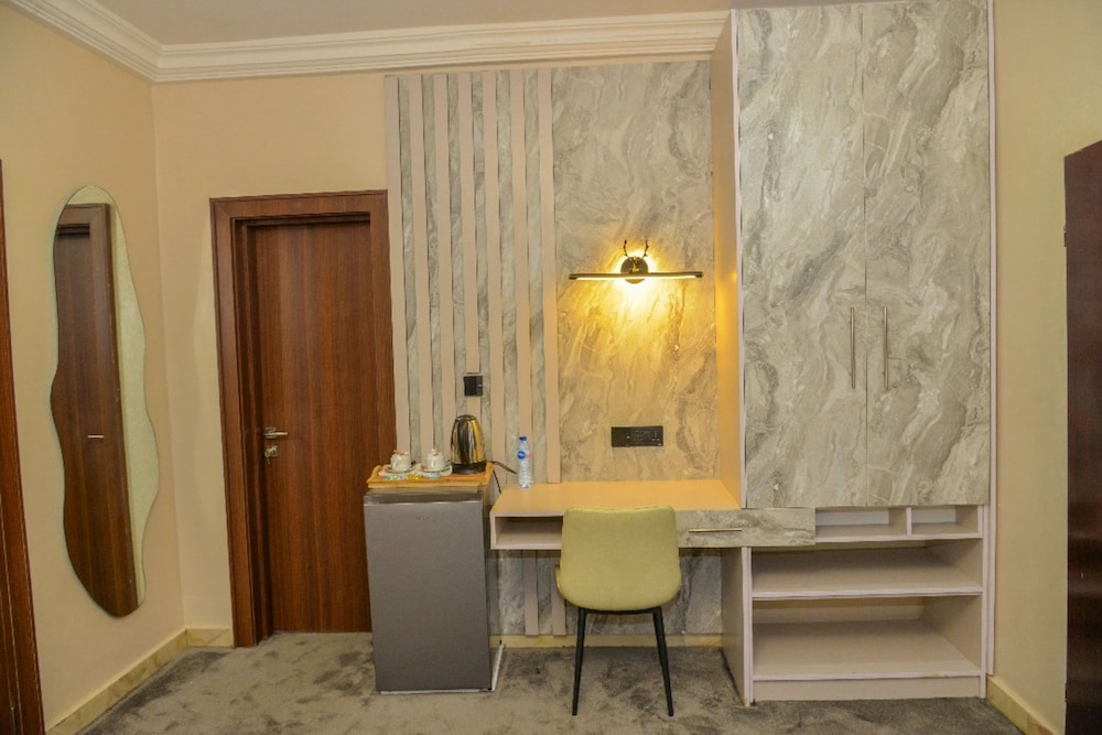 Business Suite photo 1