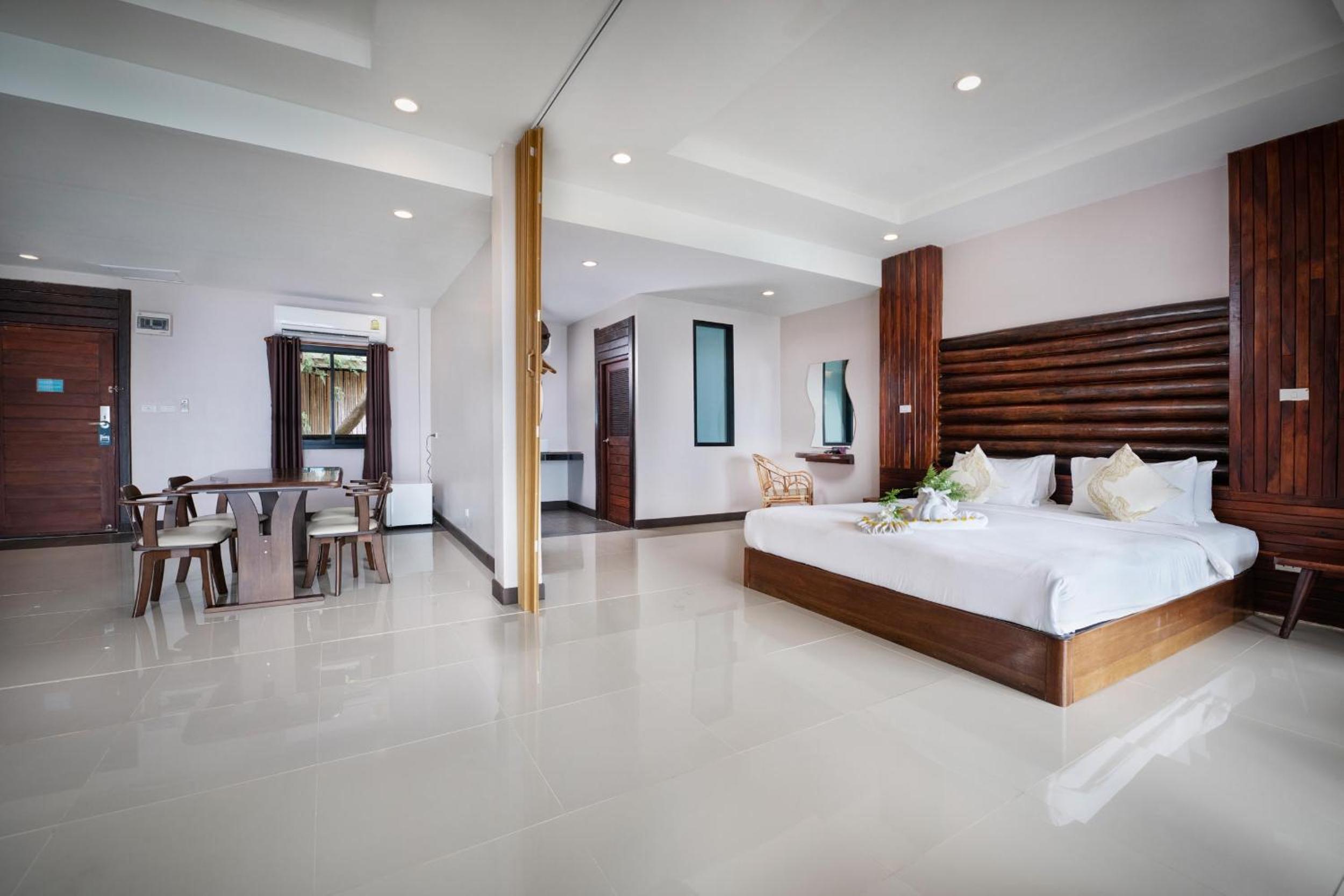 Treasure Hillside Suite with Sea View - Photo 1