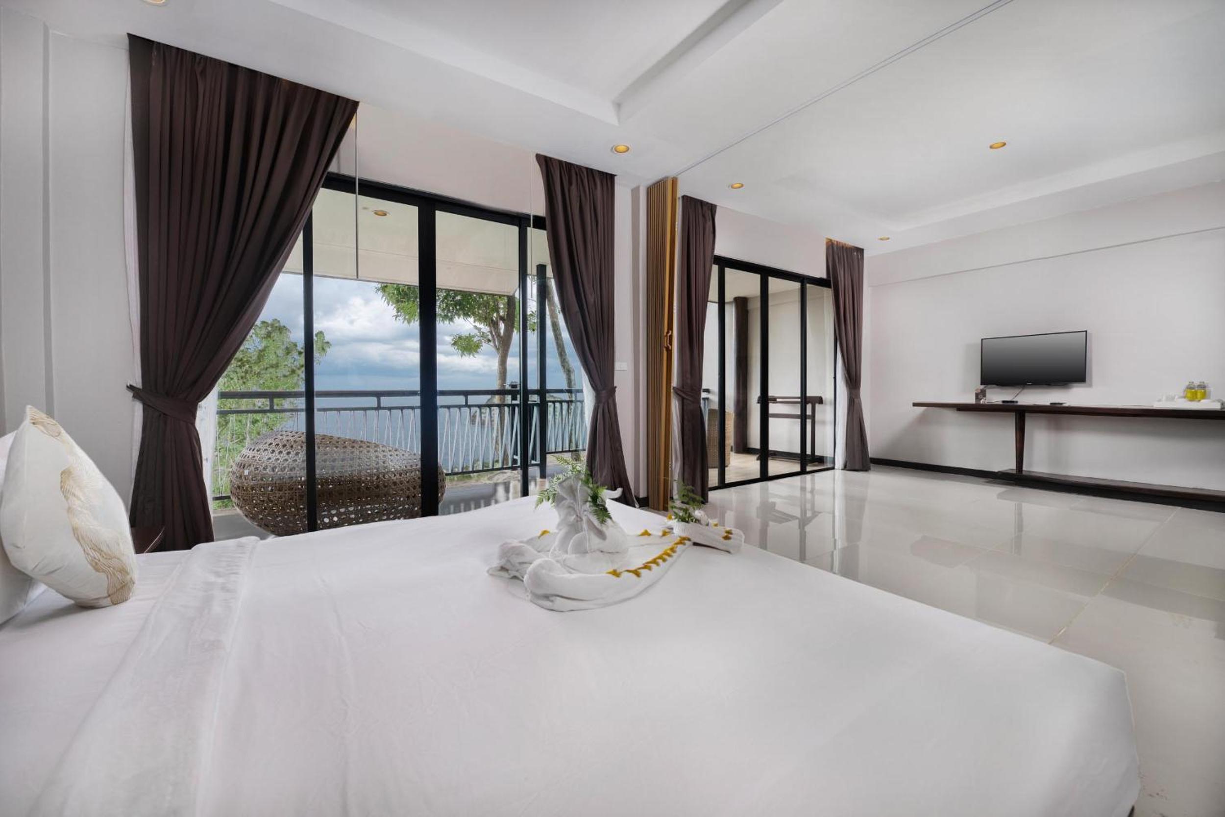 Treasure Hillside Suite with Sea View - Photo 6