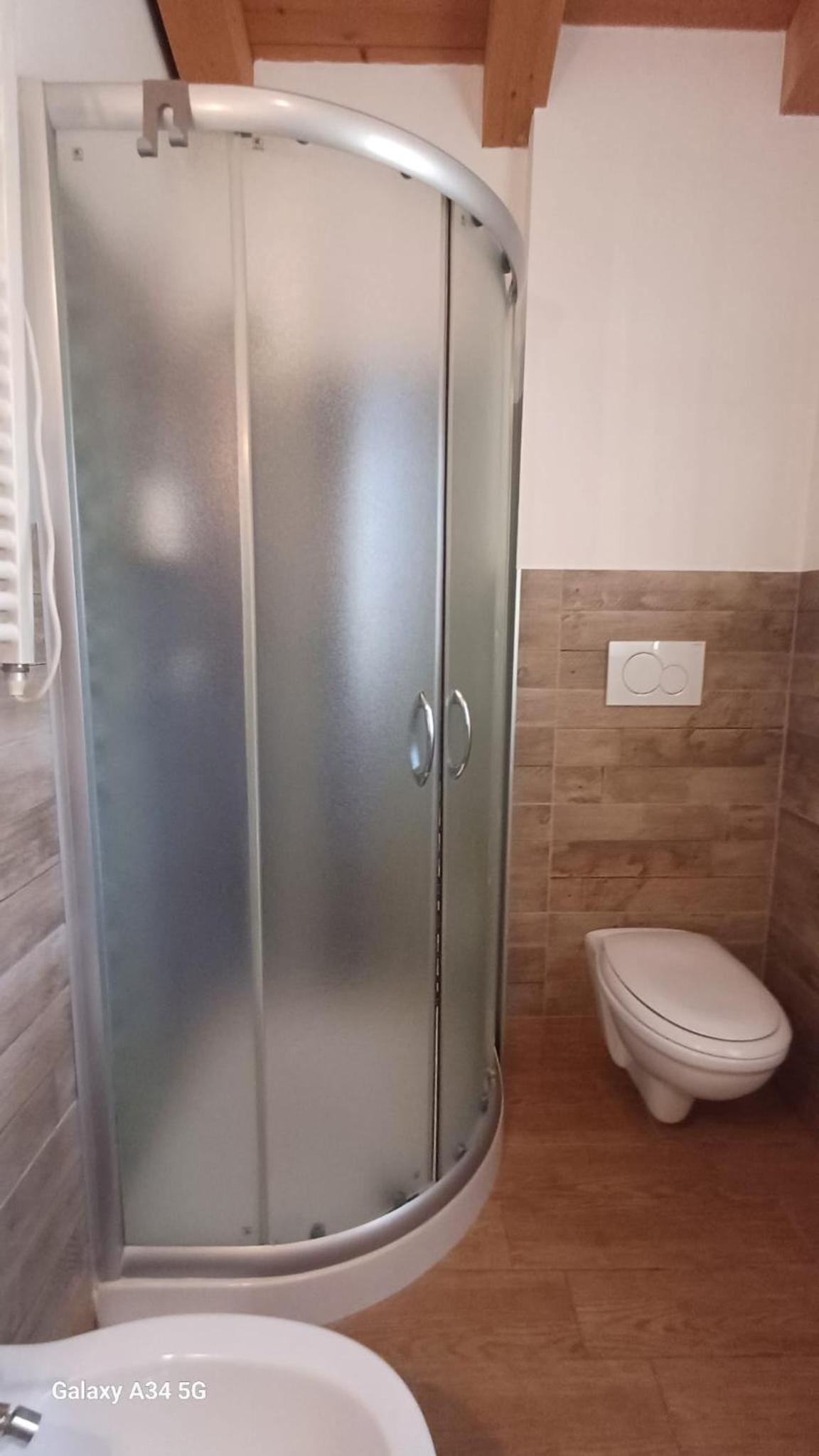 Twin Room with Private Bathroom - Photo 4