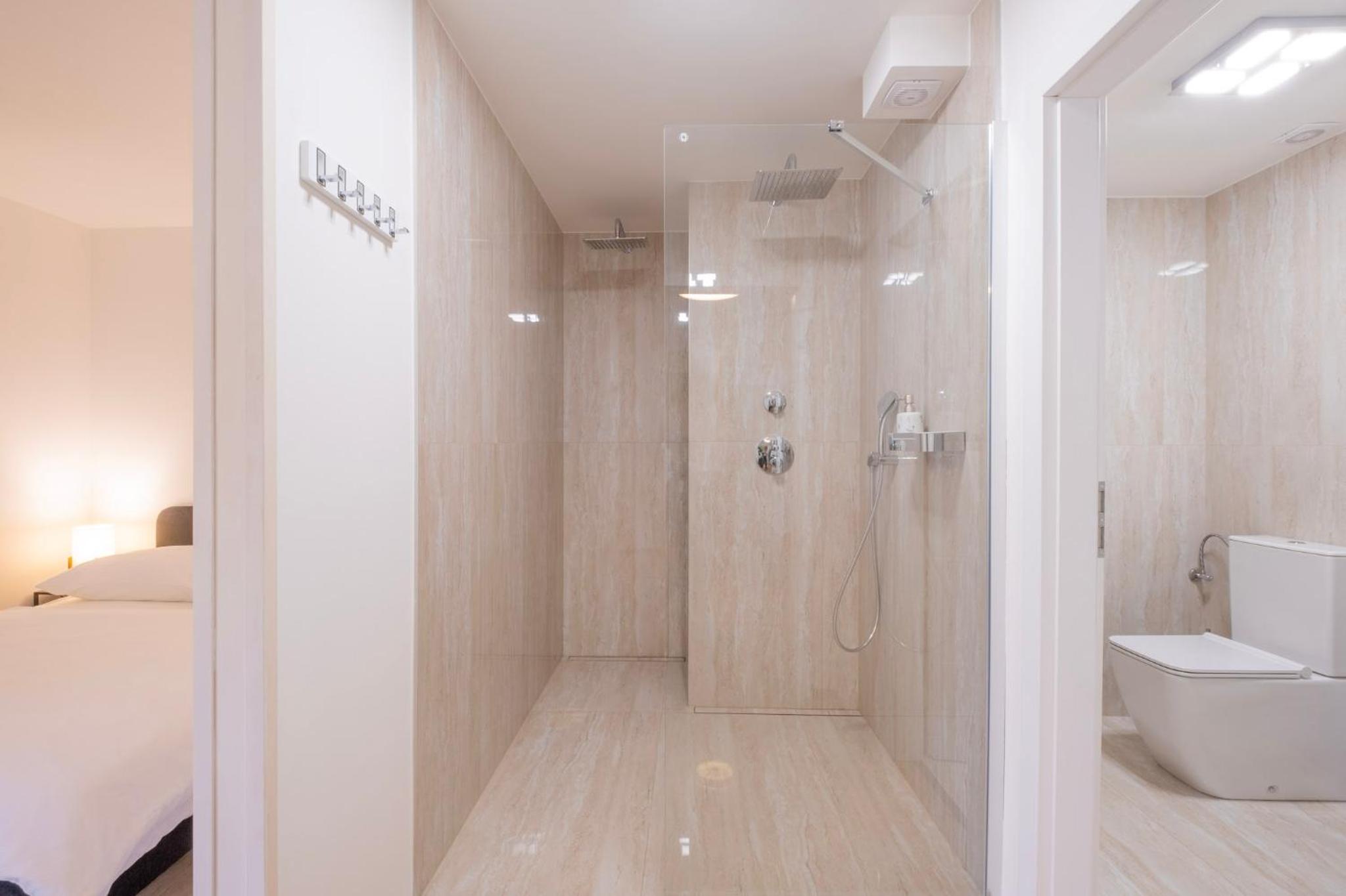 Double Room - Photo 15