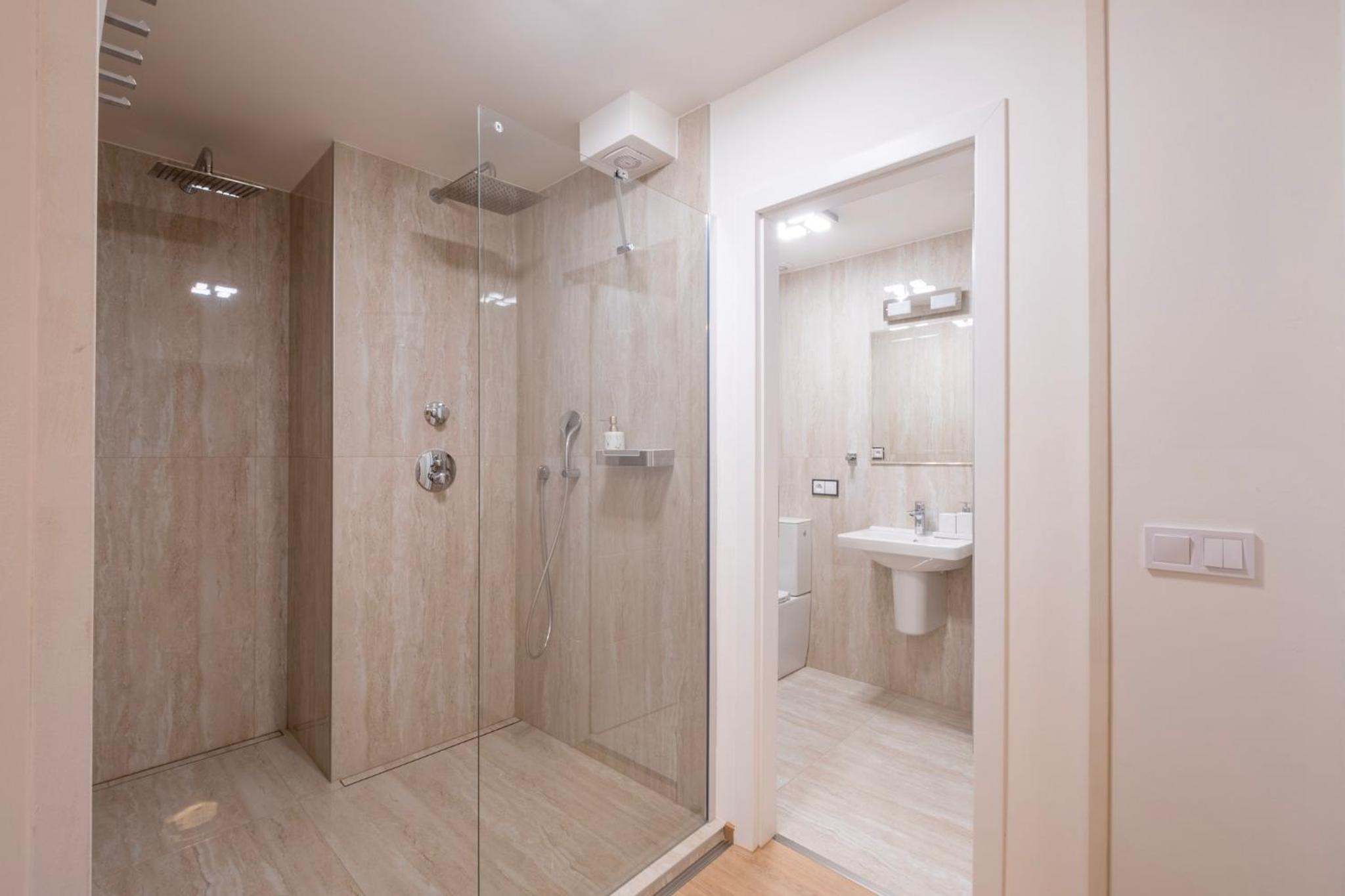 Double Room - Photo 17