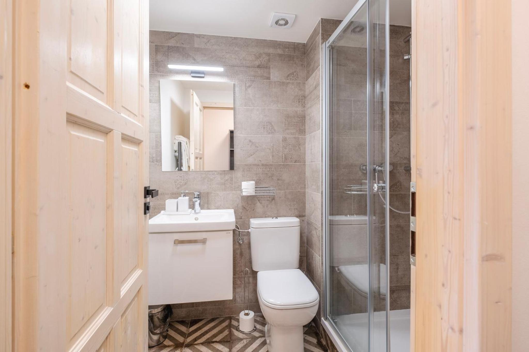 Double Room - Photo 13