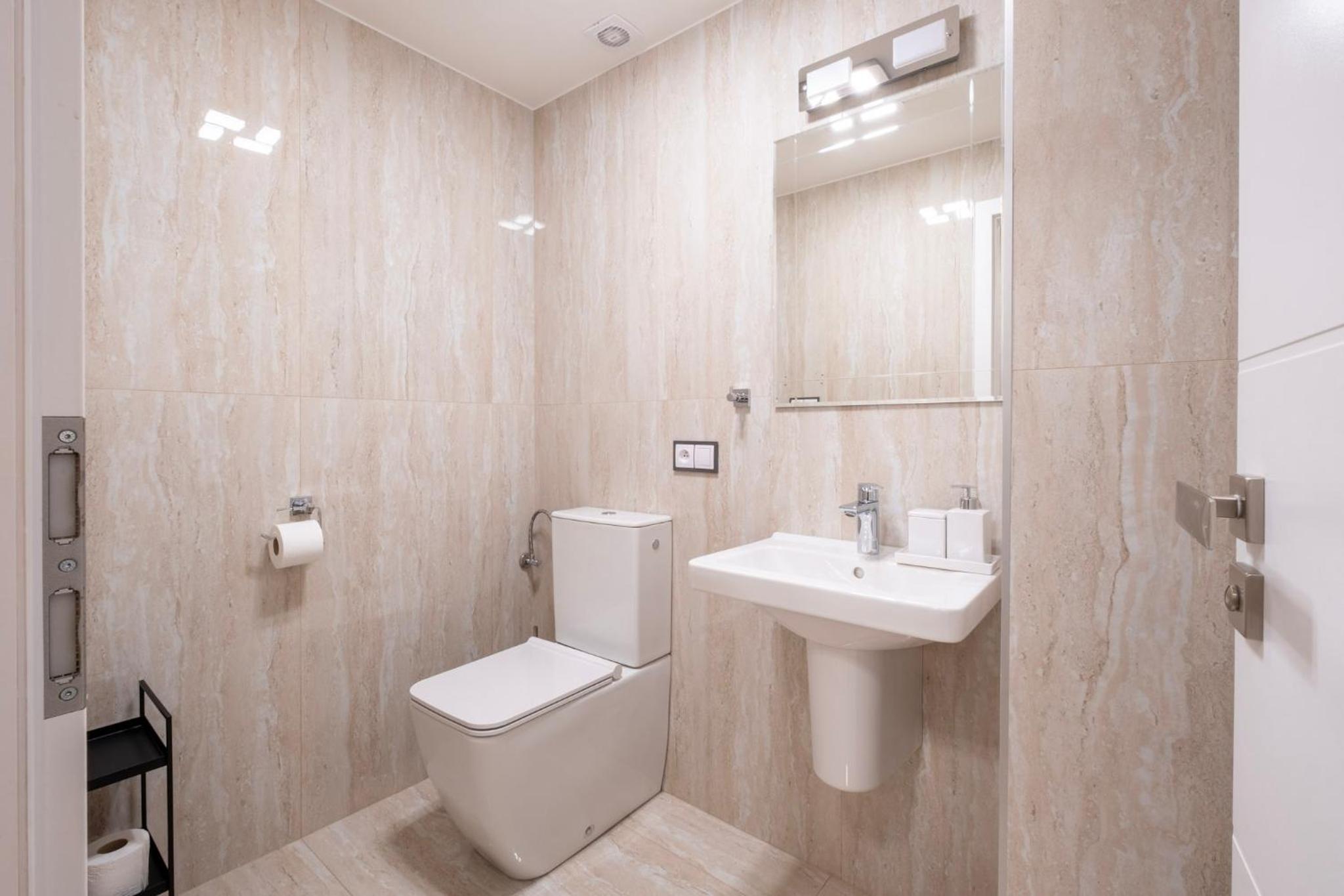 Double Room - Photo 9