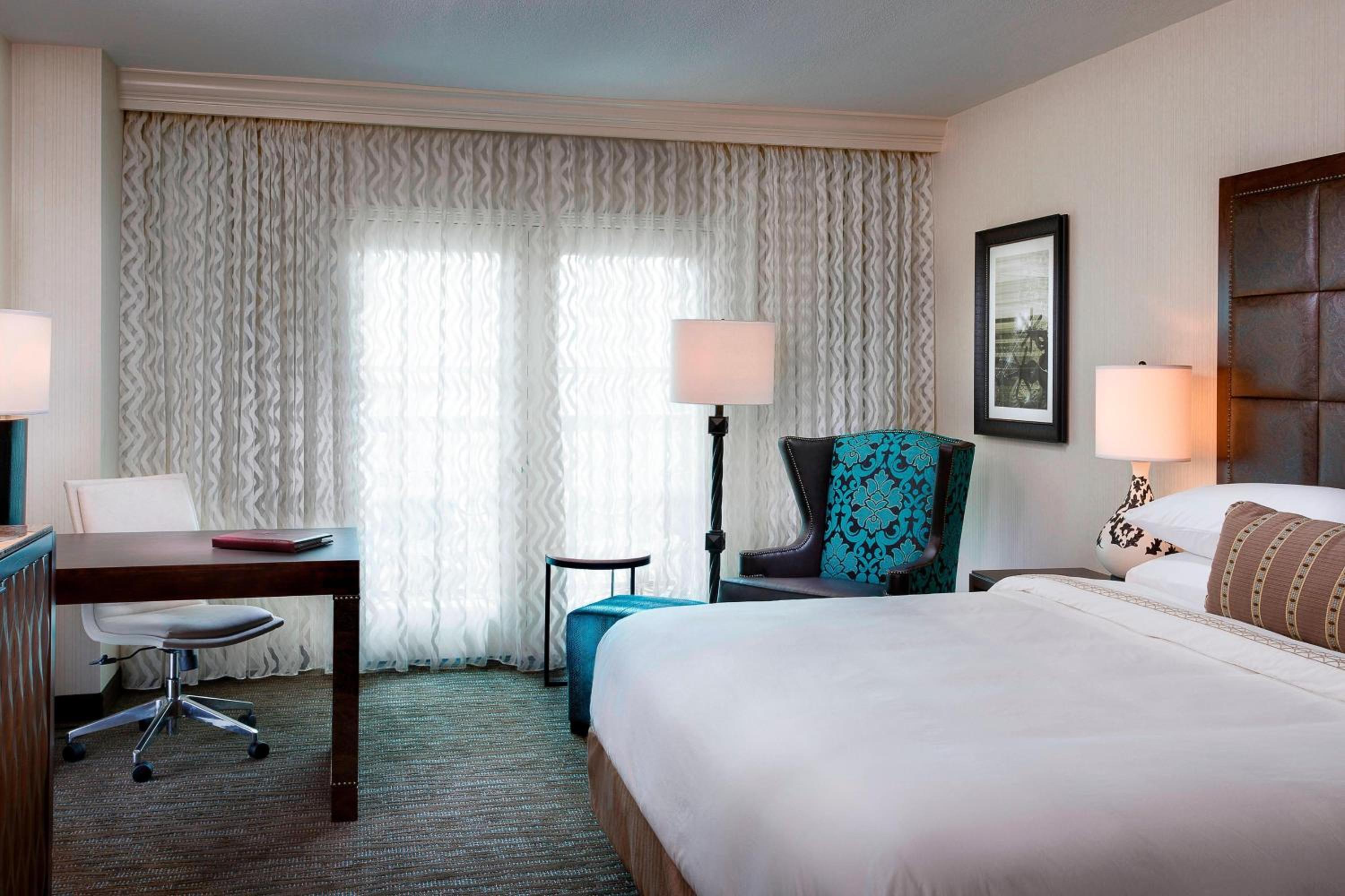 Guest room, 1 King Bed