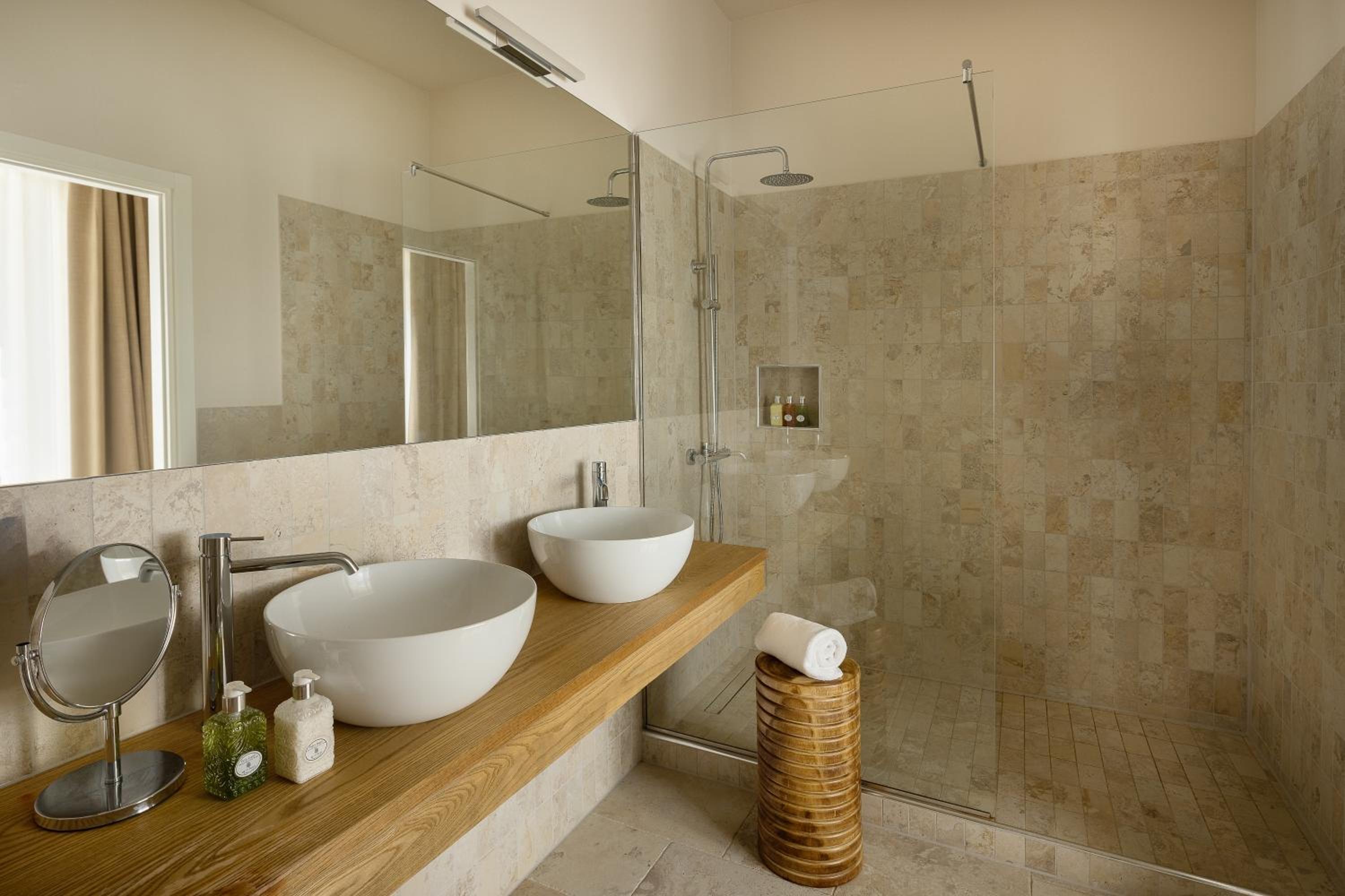 Suite - Photo 2